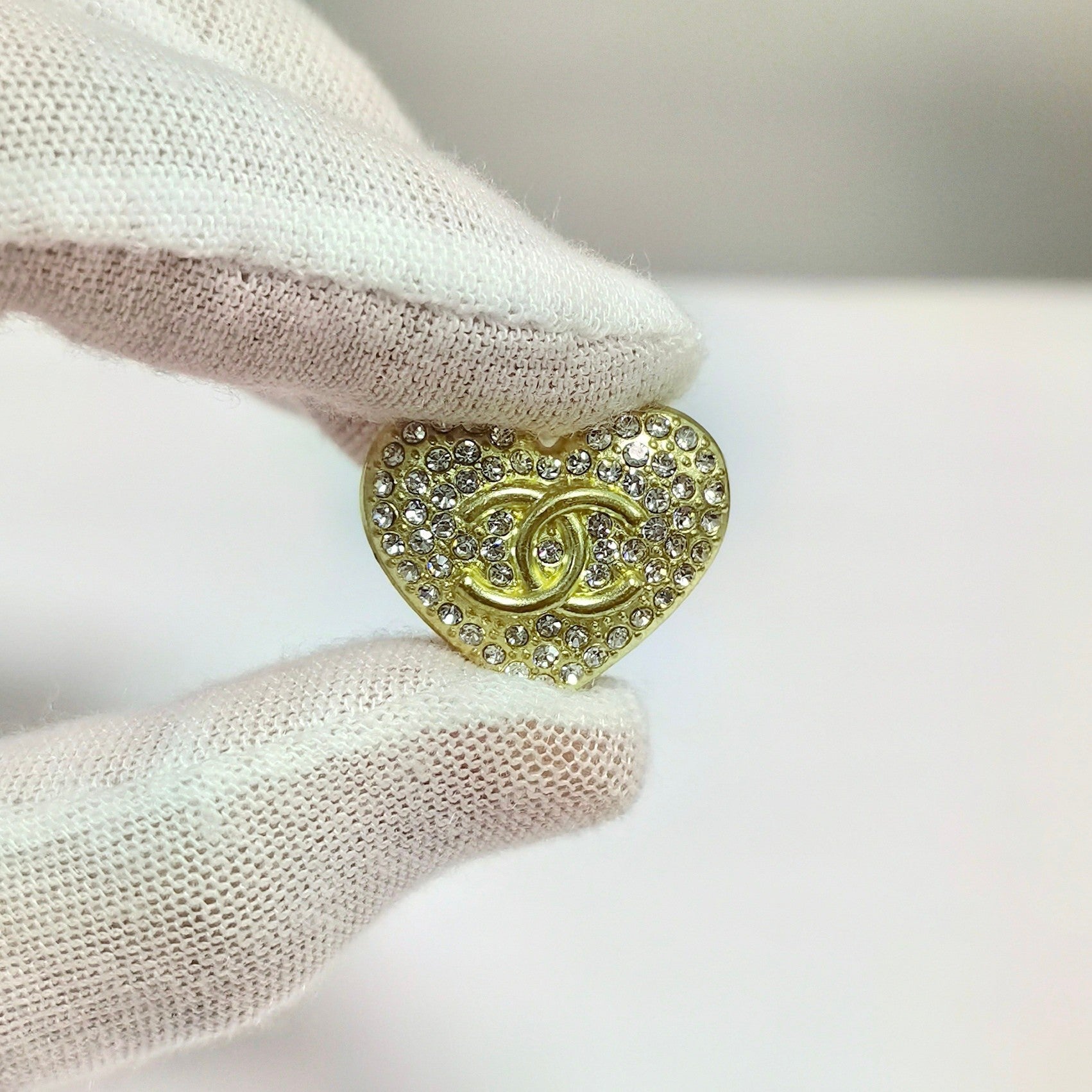 FS3902-About 18×22mm Rhinestone Heart Metal Patch As Picture Shows