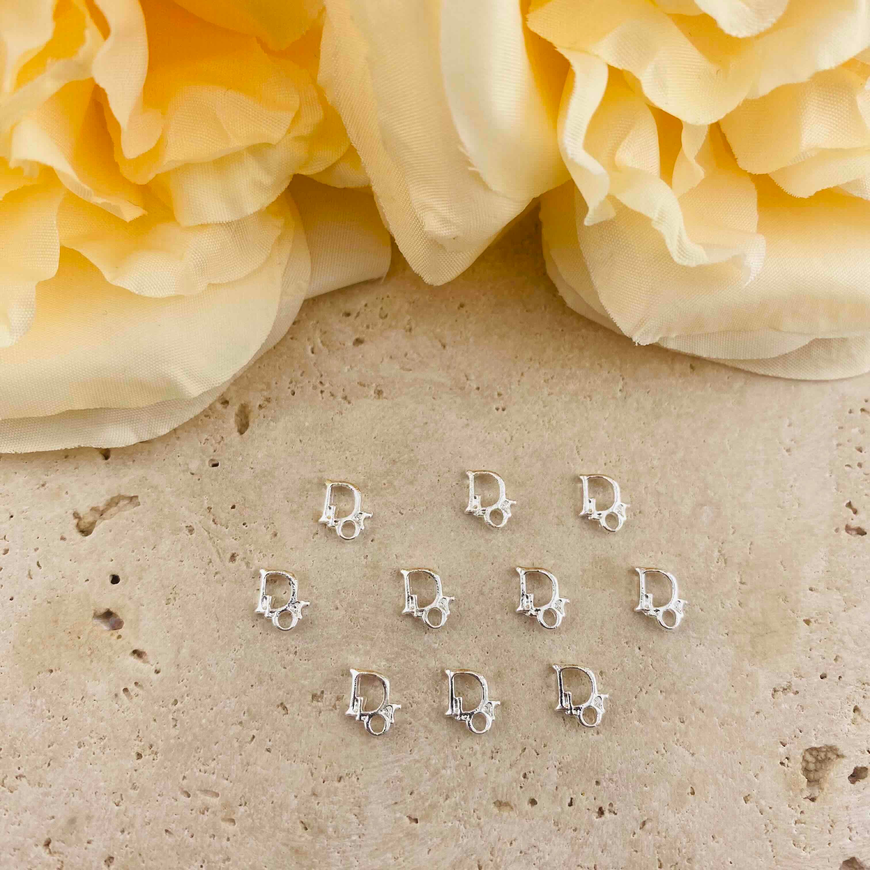 FS4725-  6mmDor Metal Nail Charms