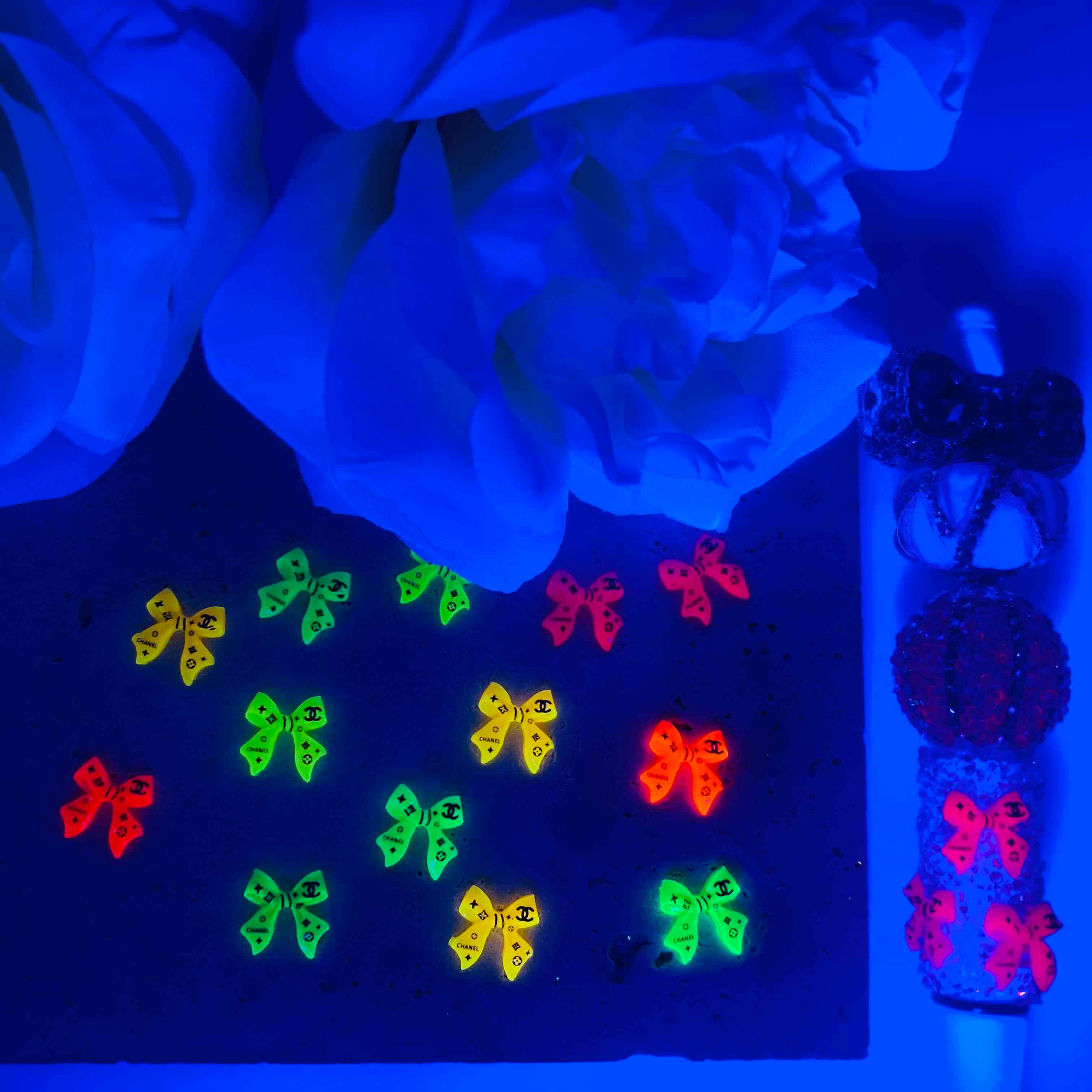 FS19951-About 10*11mm CC Luminous Bow Nail Charms