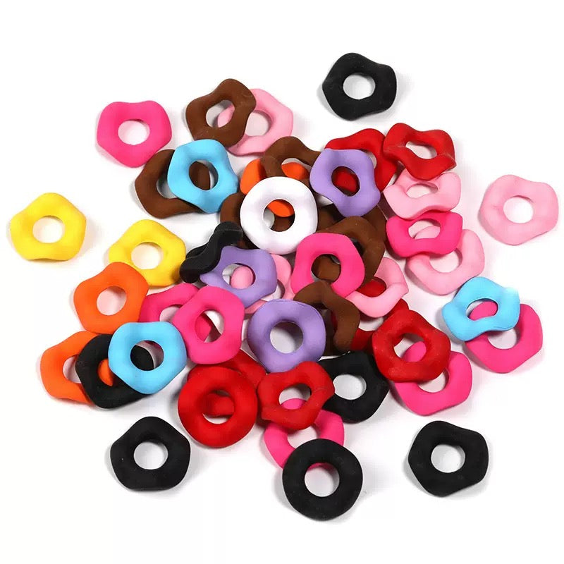 FS19423-16mm Matte Wavy Acrylic Spacer Beads