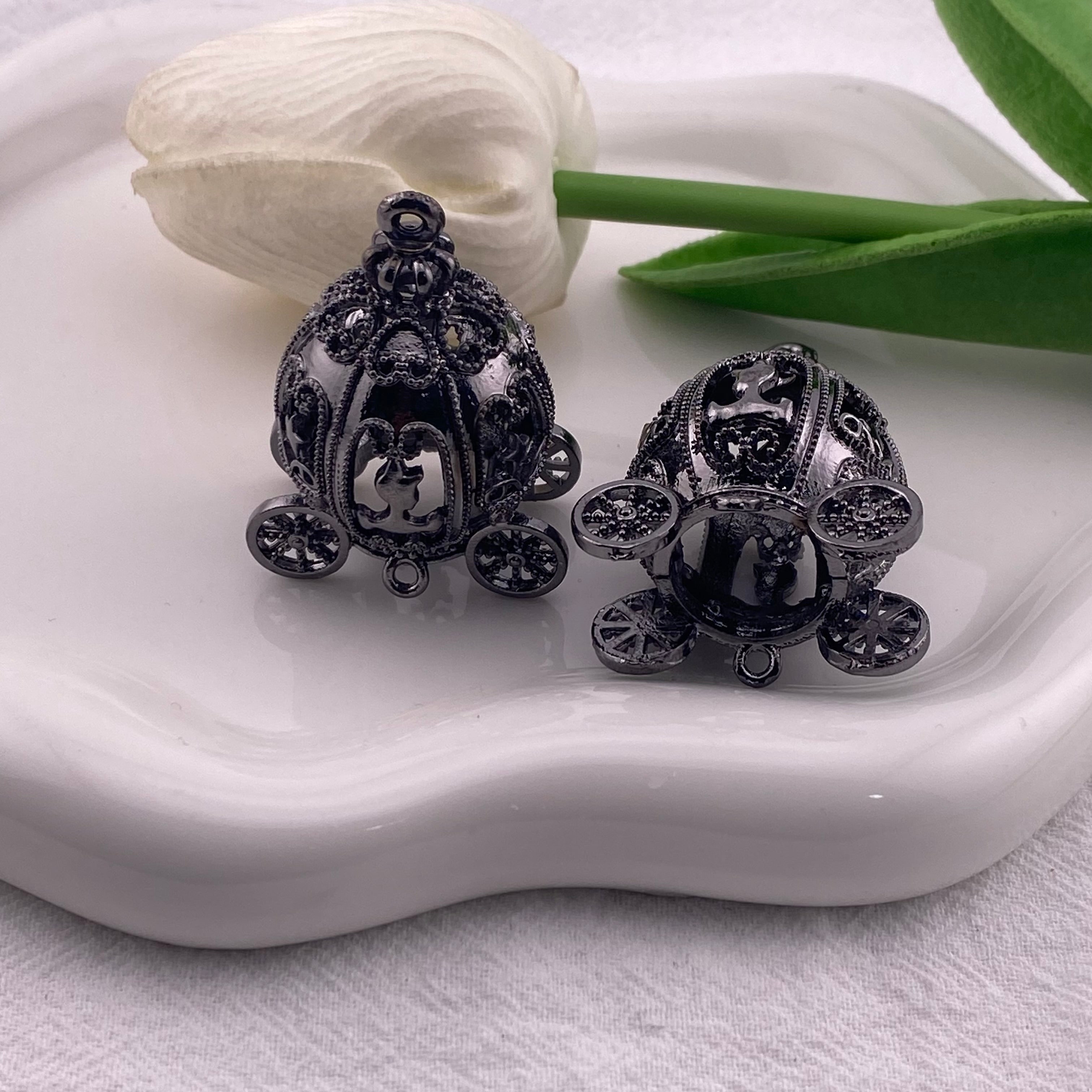 FS4879-42*26mm Palace Lantern Accessories: Alloy Three-dimensional Rabbit, Goldfish, Gourd, Flower Basket Hollowed-Out Lantern Zoe's DIY Shop