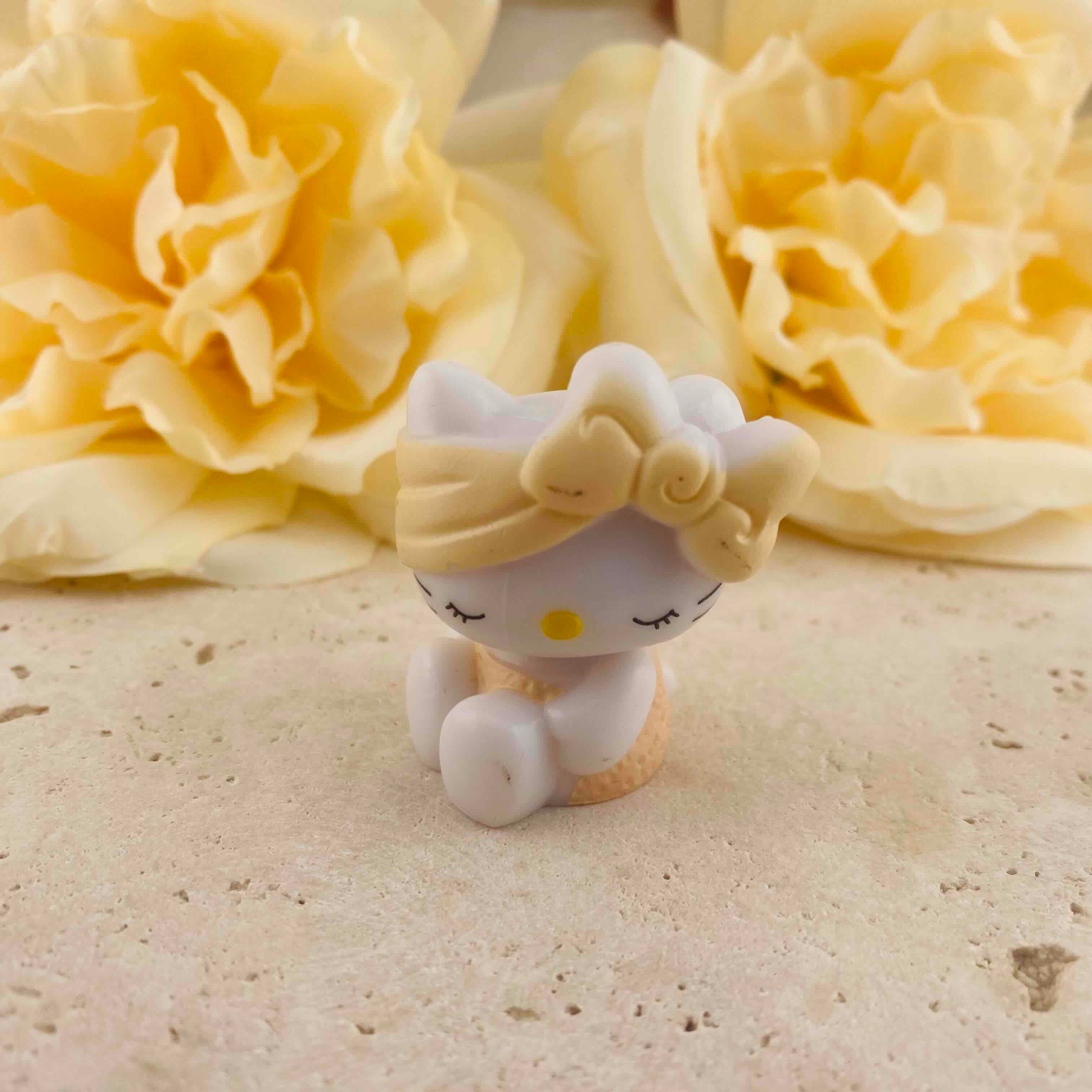 FS19976-About 33*38mm Hello Kitty Resin Figurine