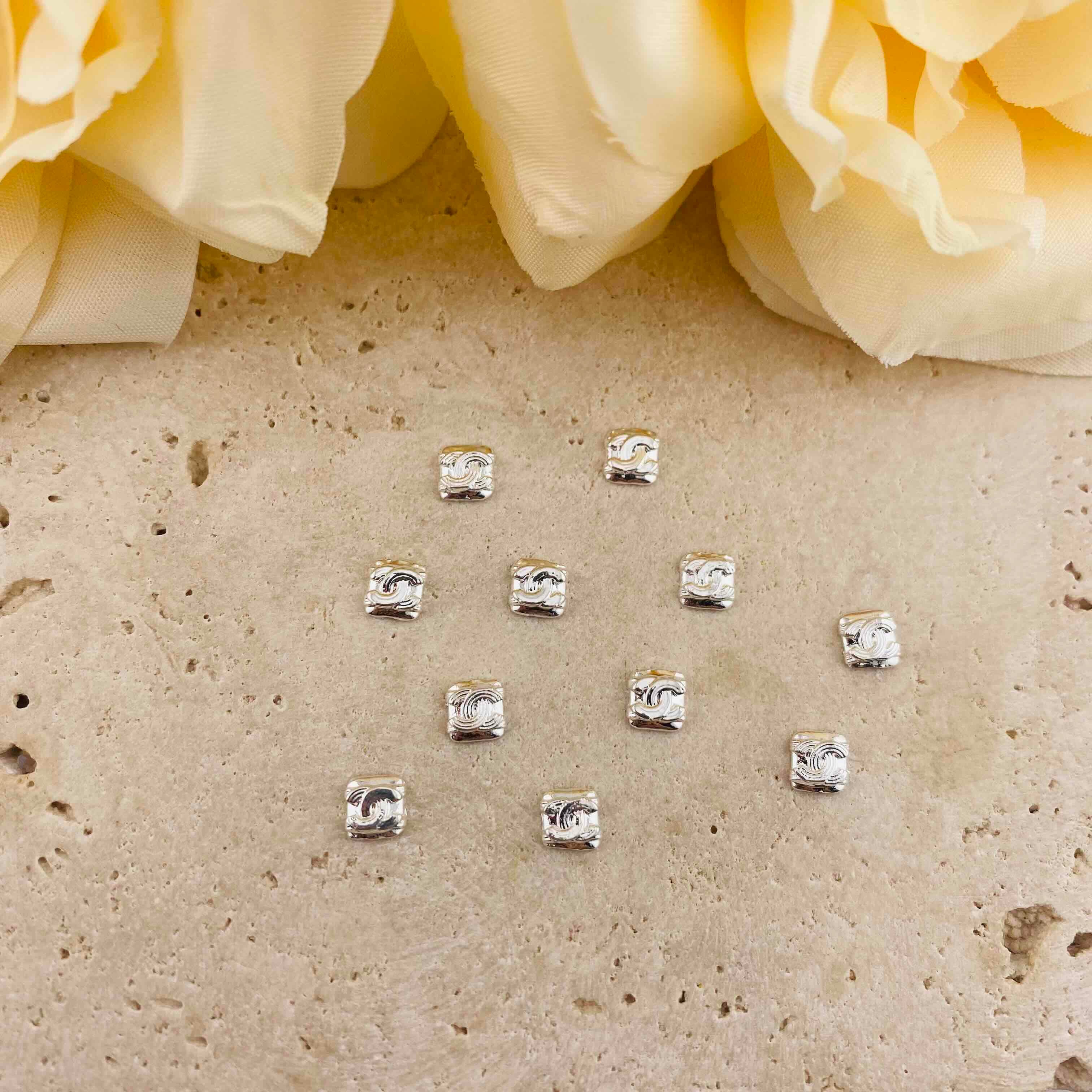 FS4761- 4mm CC Metal Nail Charms