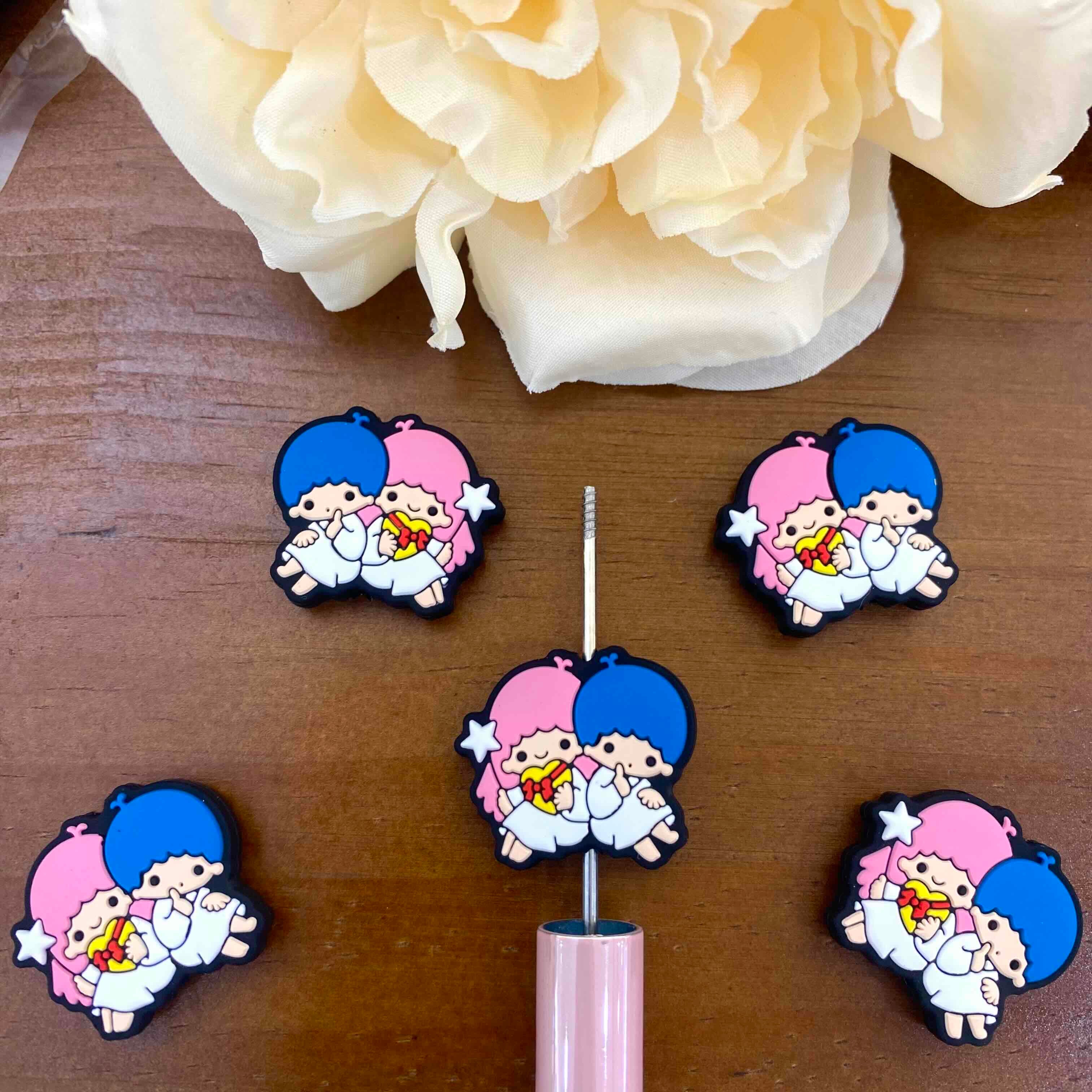 FS20201-San Litter Twin Star Flat Silicone Focal Beads