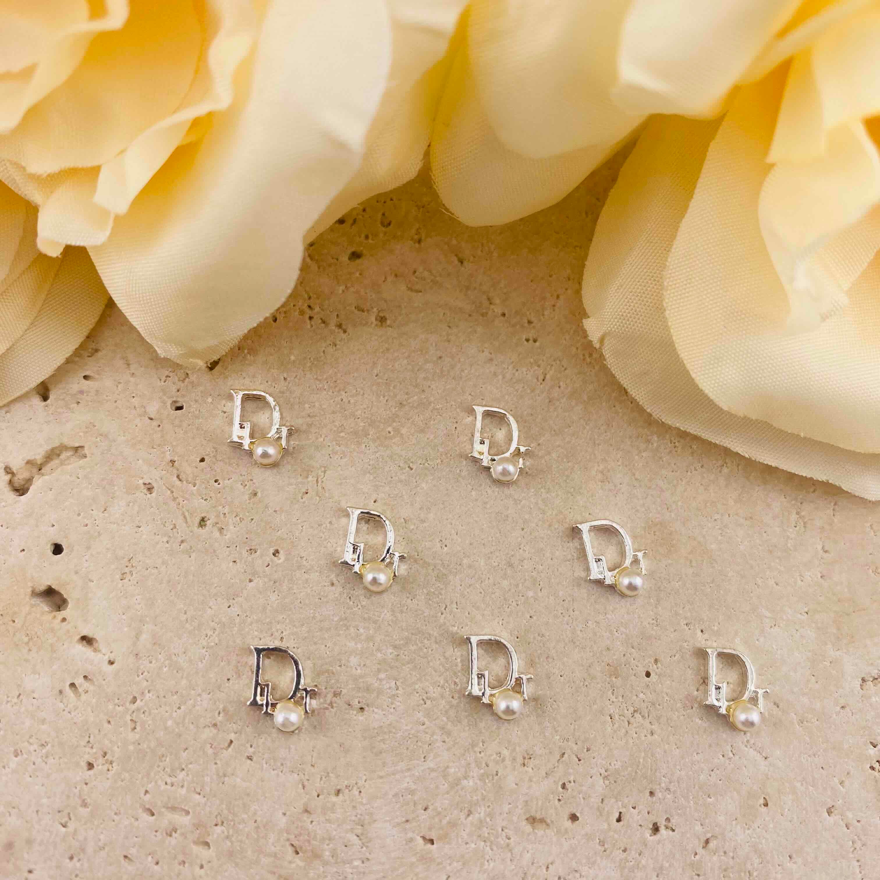 PP20062-About 6mm Dor Pearl Metal Nail Charms