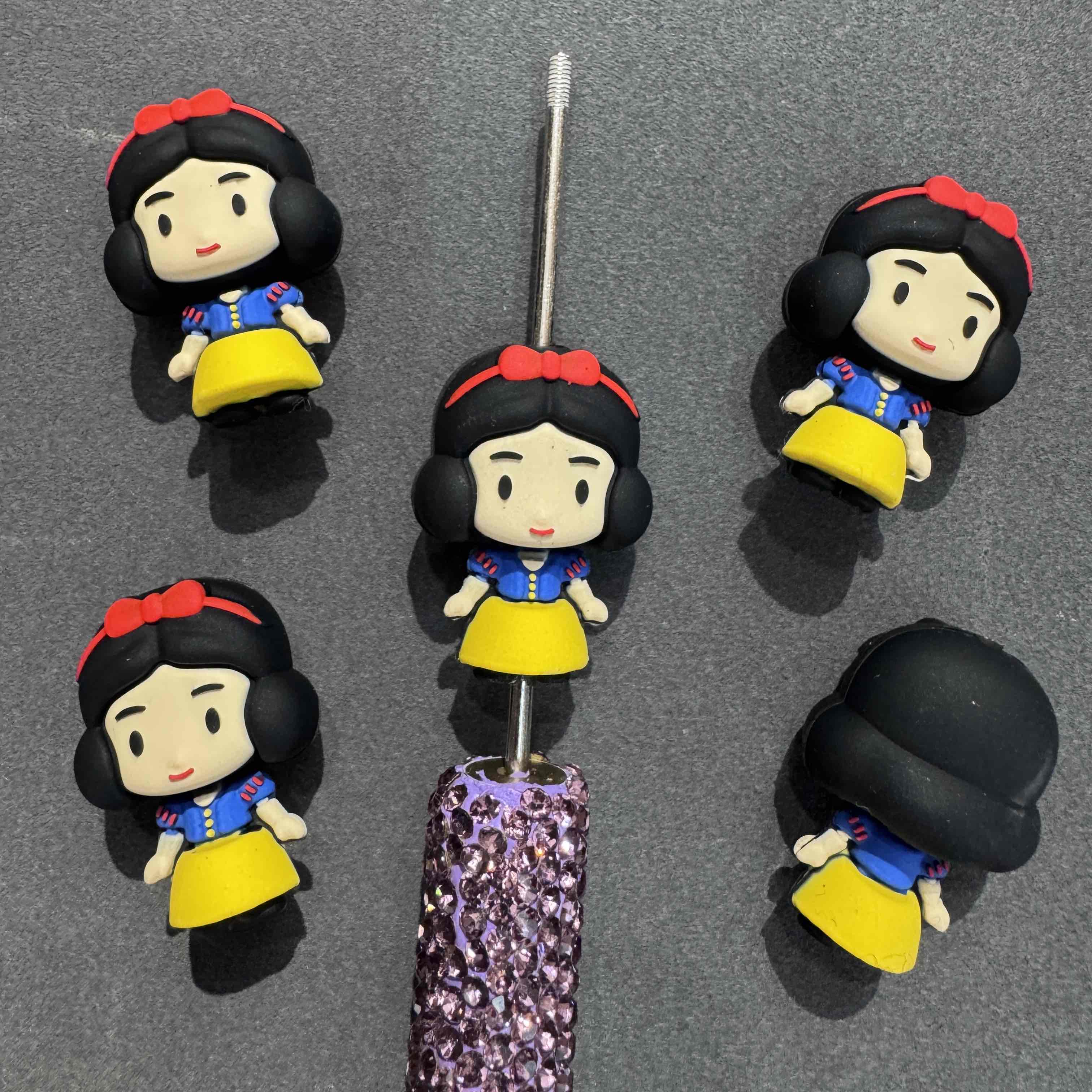 FS20005-3DSnow White Silicone Focal Beads