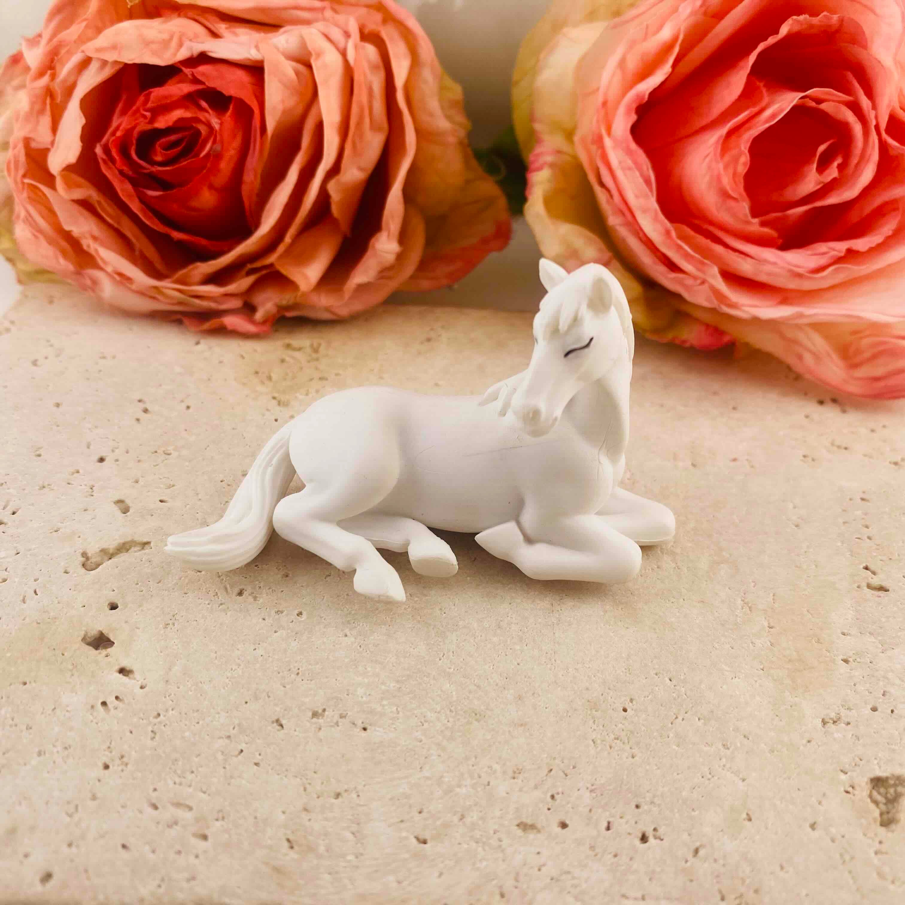 FS19982-About 37*60mm Lying Horse Resin Figurine