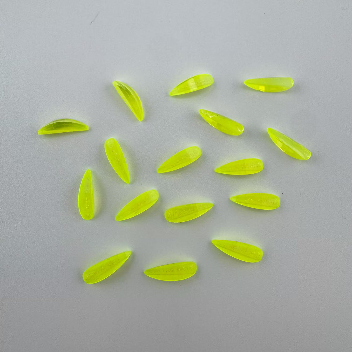About 3.5×11mm Resin Flower Petals For Making Fancy Beads Or Fancy Beadable Pens