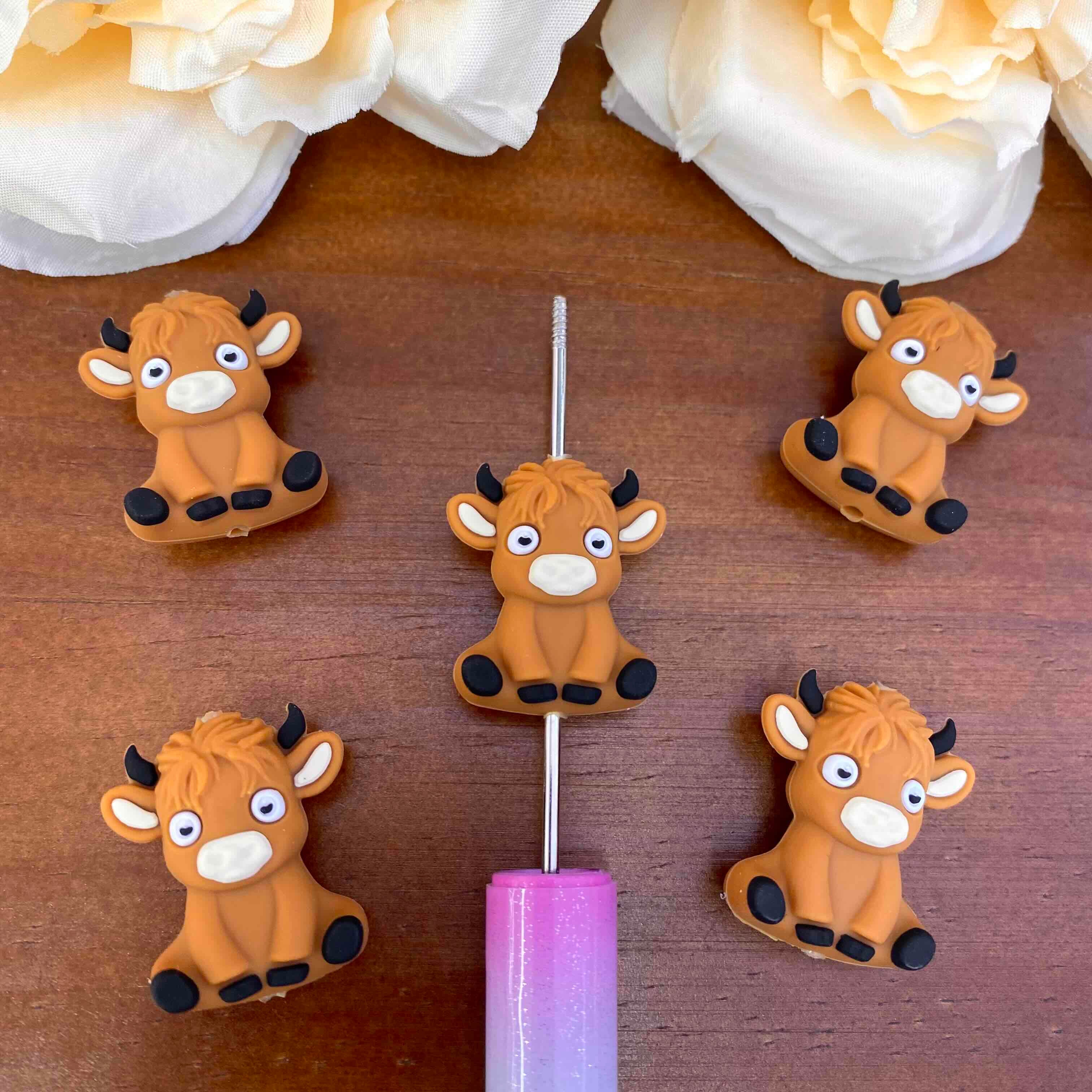 FS20529-3D Highland Cow Silicone Focal Beads