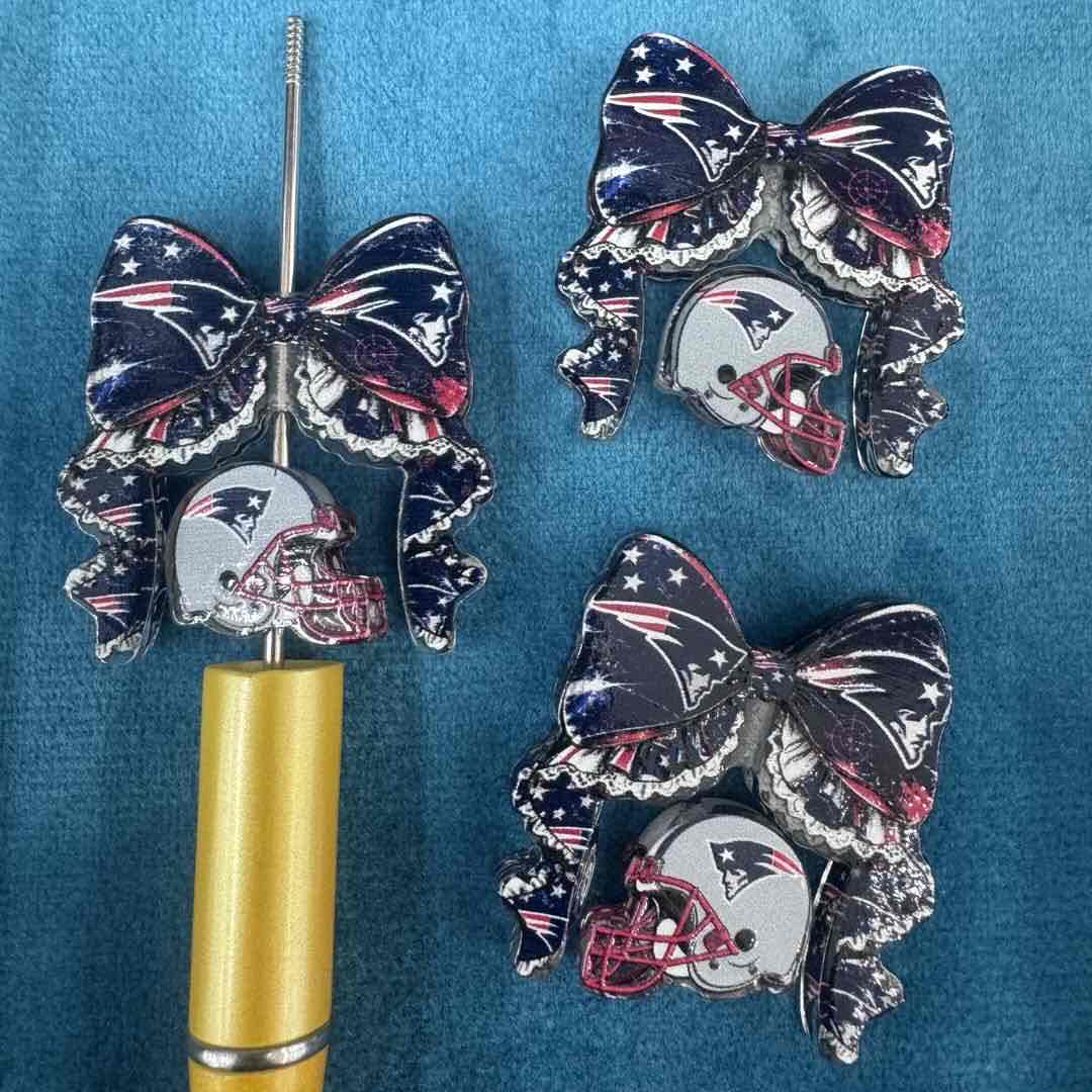 FS20278-New England Patriots Football Team Bow Acrylic Focal Beads