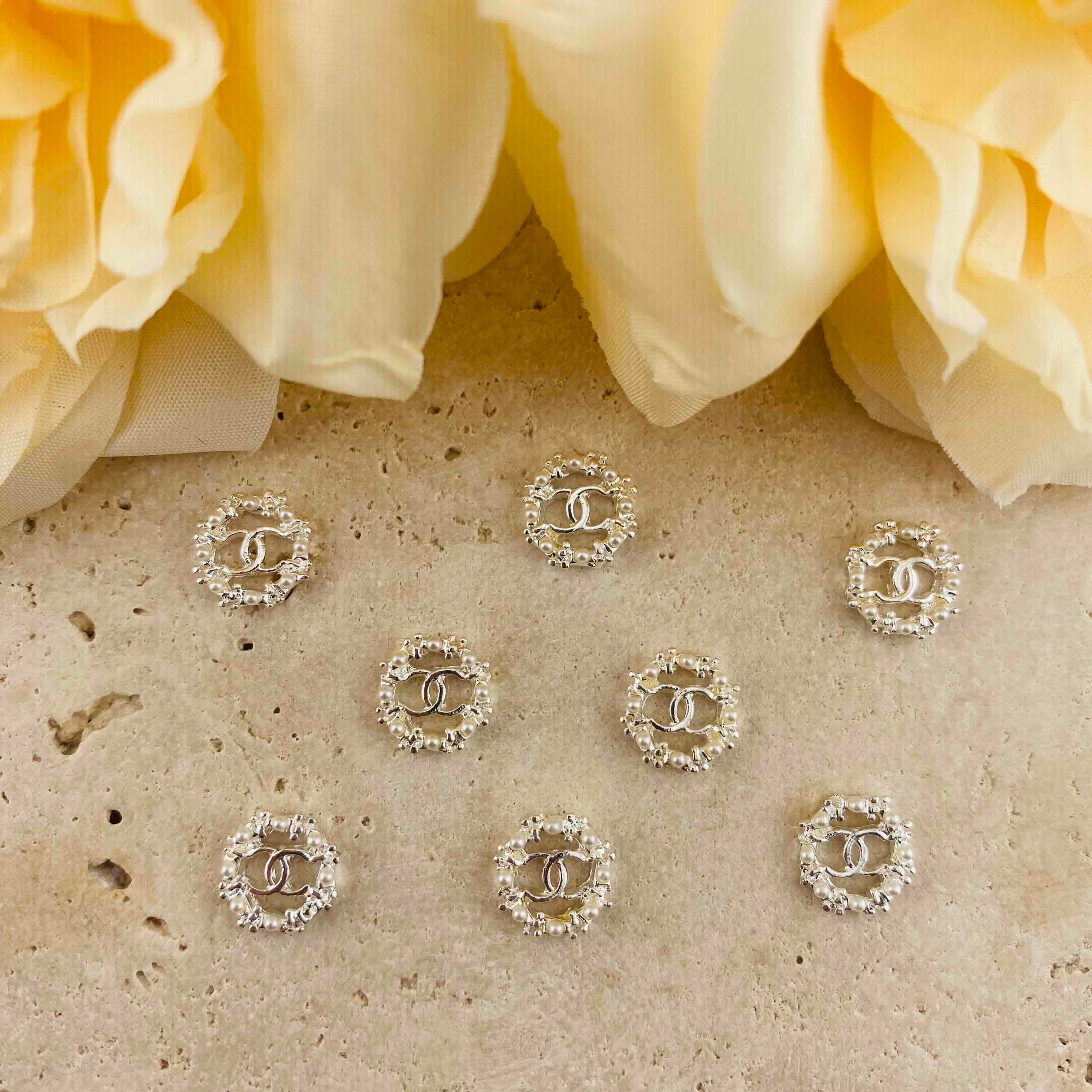 FS4702-10mmCC Pearl Metal Nail Charms