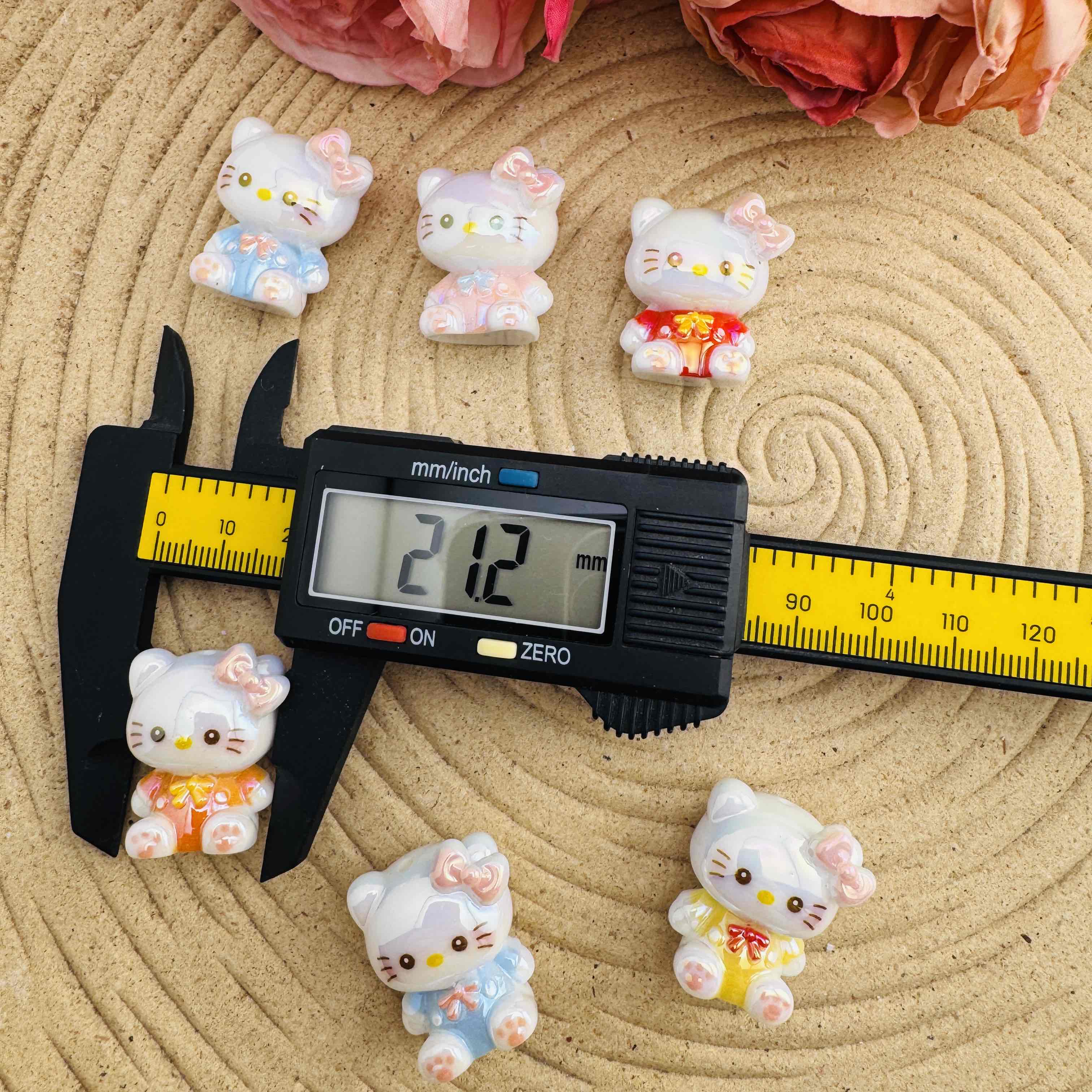 FS10089-About 21×26mm Sitting HK Resin Beads For Making Keychain Beadable Pens Zoe DIY Wholesale