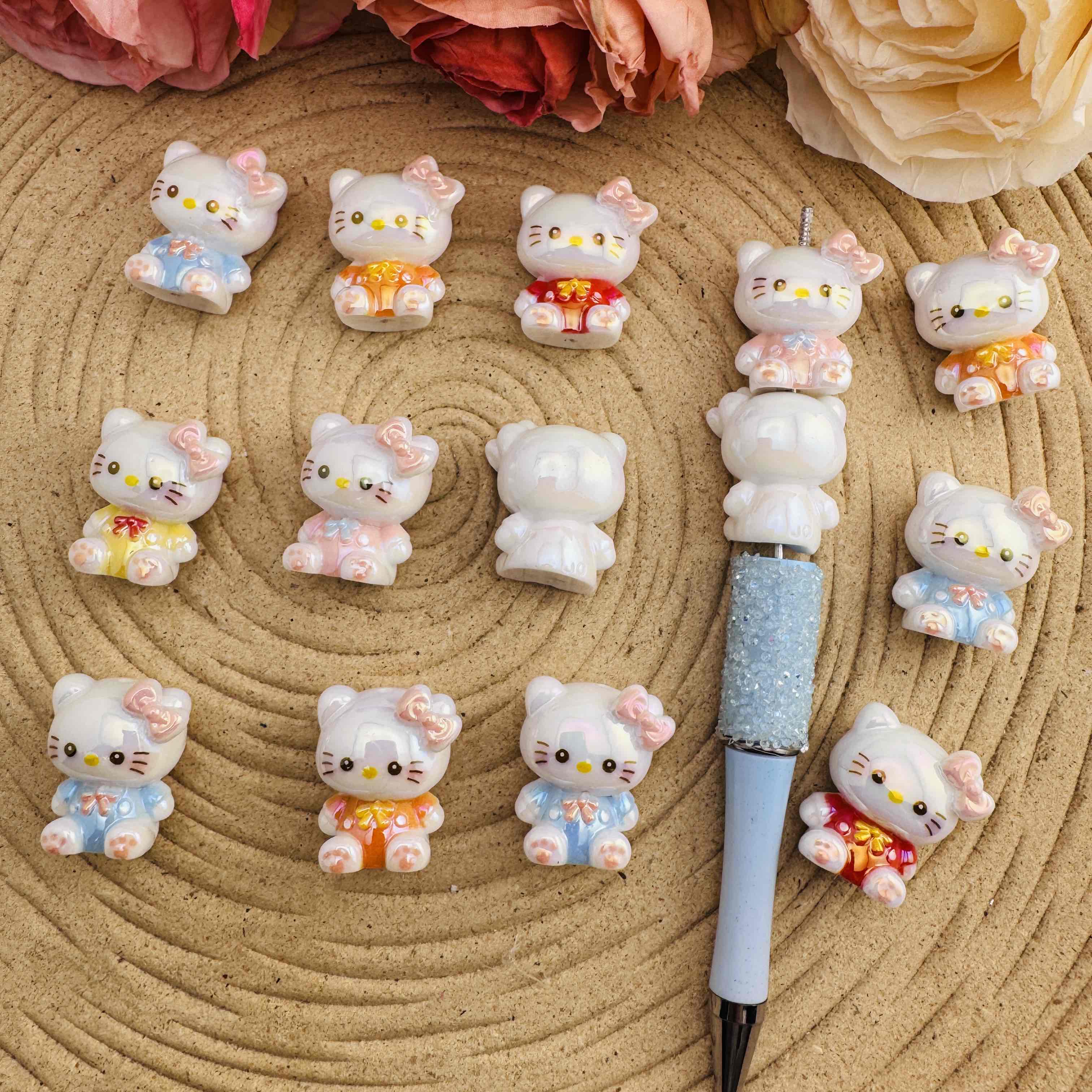 FS10089-About 21×26mm Sitting HK Resin Beads For Making Keychain Beadable Pens Zoe DIY Wholesale