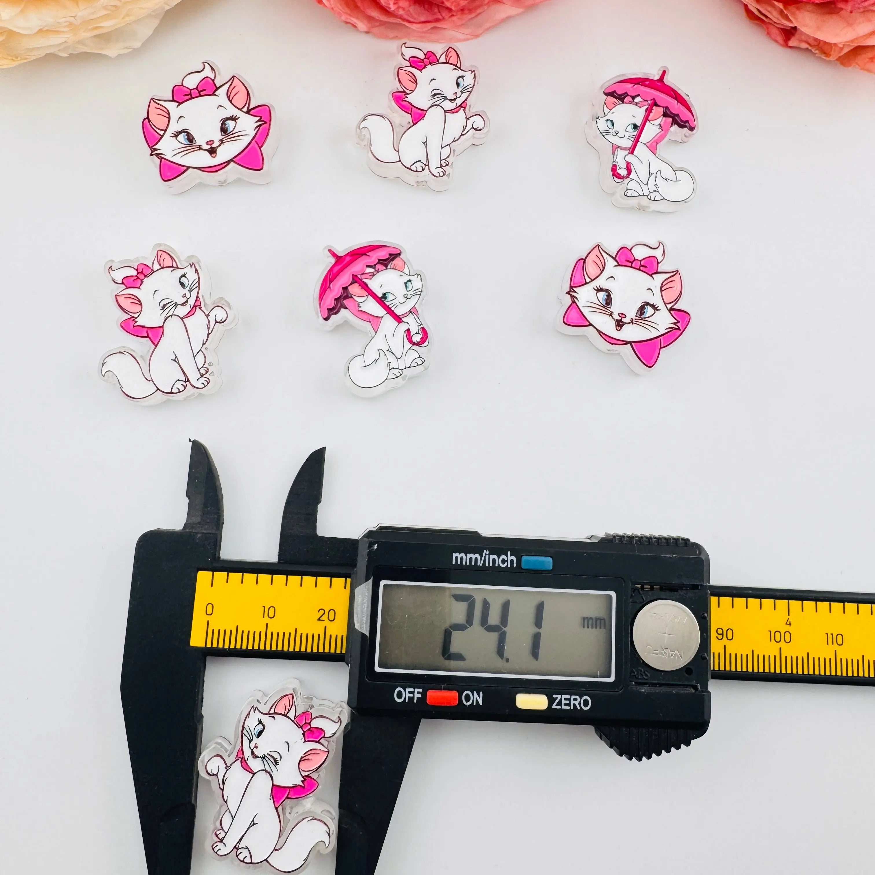 FS101264-About 24*29mm Double Side Printed Marrie Cat Acrylic Beads For Beadable Pens Keychain Making Zoe DIY Wholesale