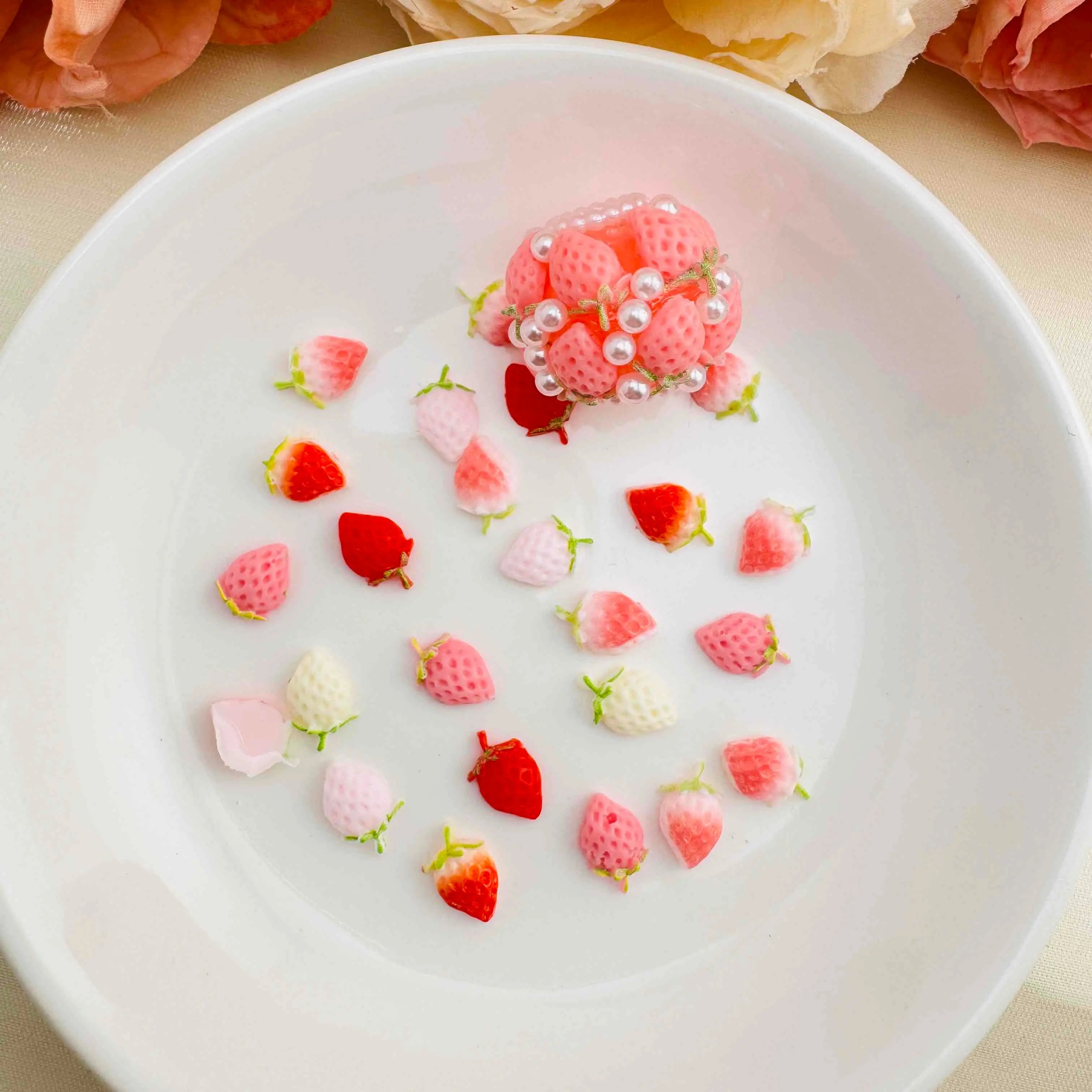 FS10541-6×10mm Strawberry Nail Charms For Making Fancy Beads Or Fancy Beadable Pens Zoe DIY Wholesale