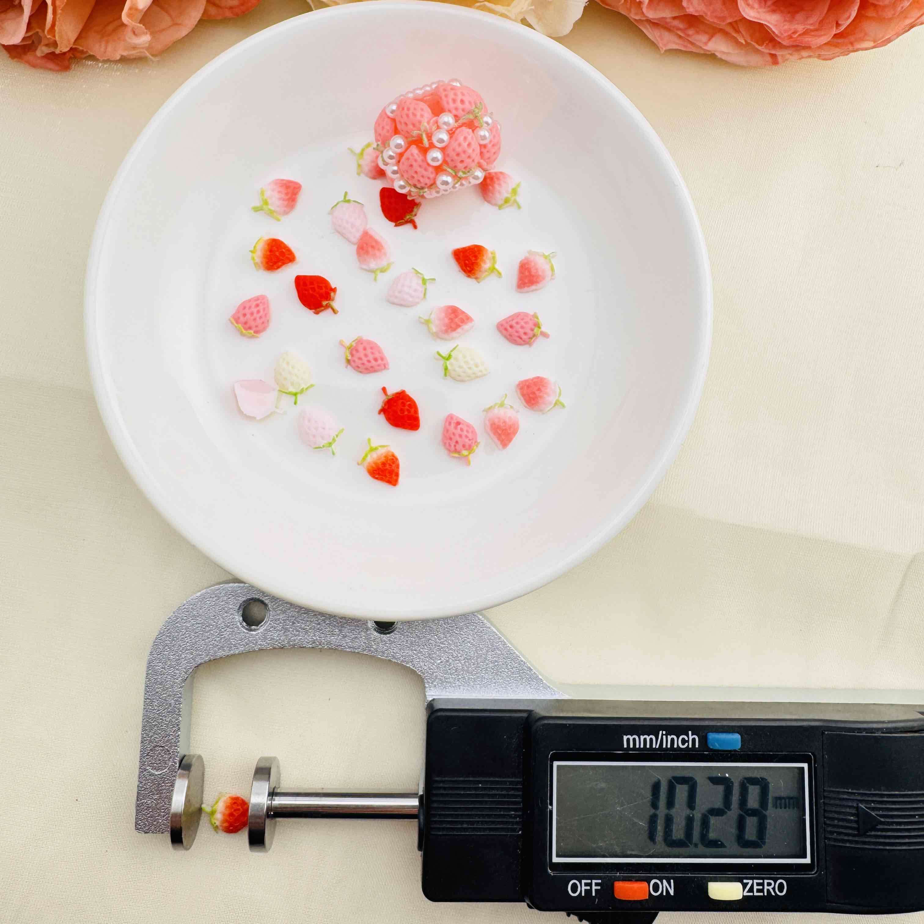 FS10541-6×10mm Strawberry Nail Charms For Making Fancy Beads Or Fancy Beadable Pens Zoe DIY Wholesale