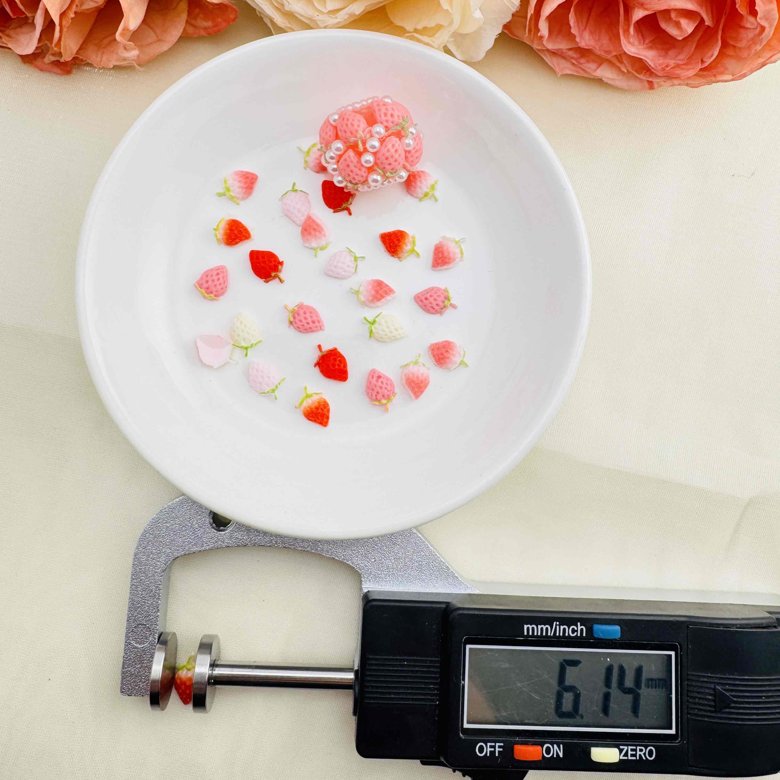 FS10541-6×10mm Strawberry Nail Charms For Making Fancy Beads Or Fancy Beadable Pens Zoe DIY Wholesale