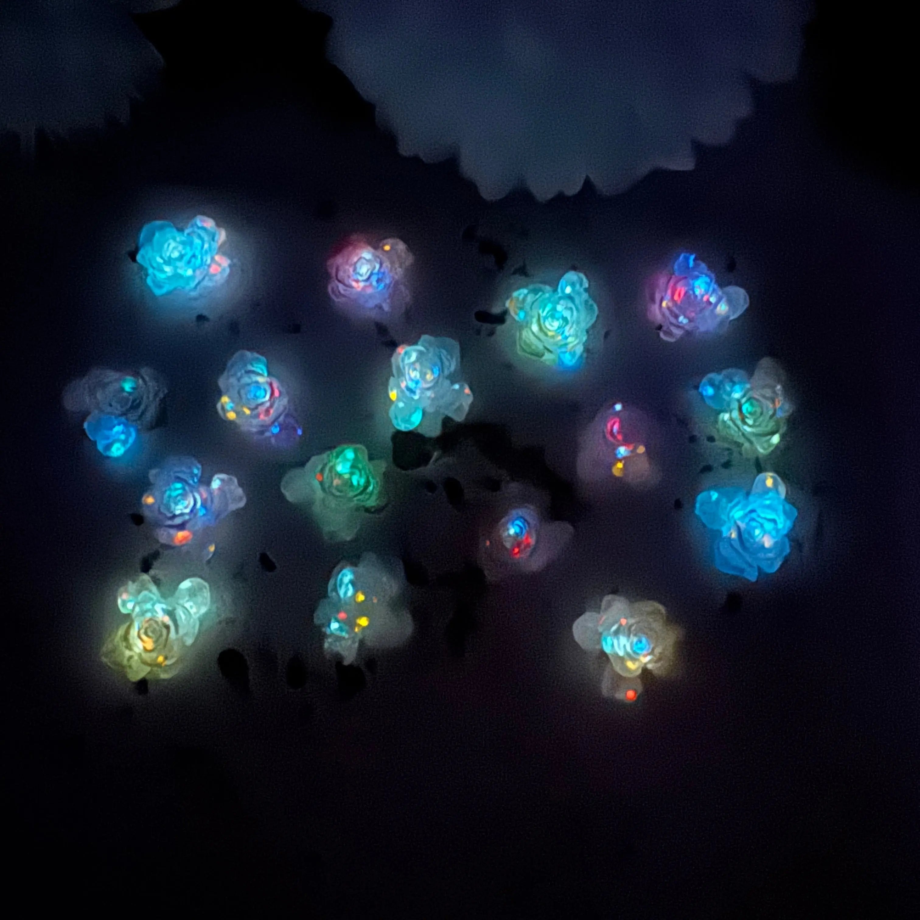 FS11181-About 12mm White Soft Flower Nail Charms