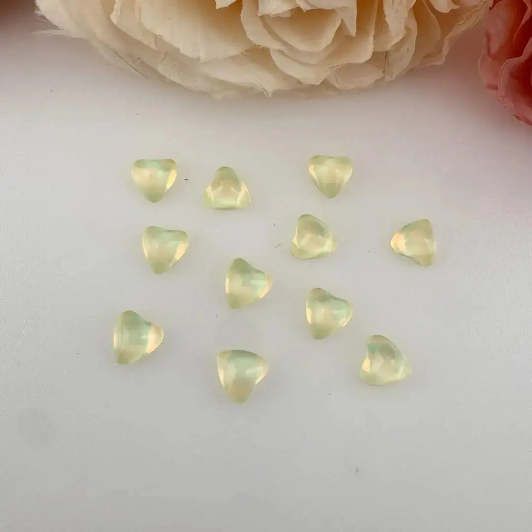 FS18718-About 8*8mm Heart Crystal Glass Nail Charns Zoe DIY Wholesale