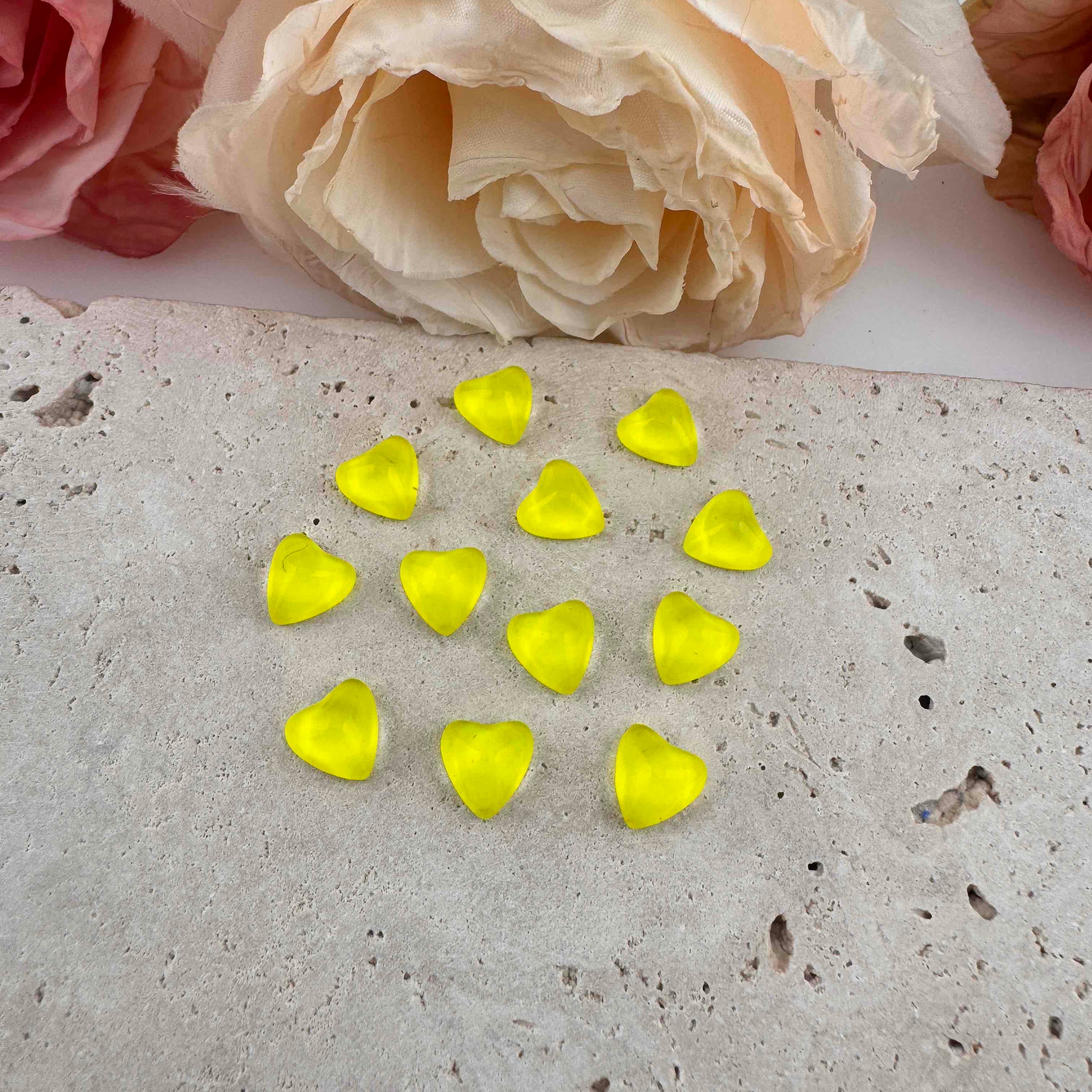 FS18718-About 8*8mm Heart Crystal Glass Nail Charns Zoe DIY Wholesale