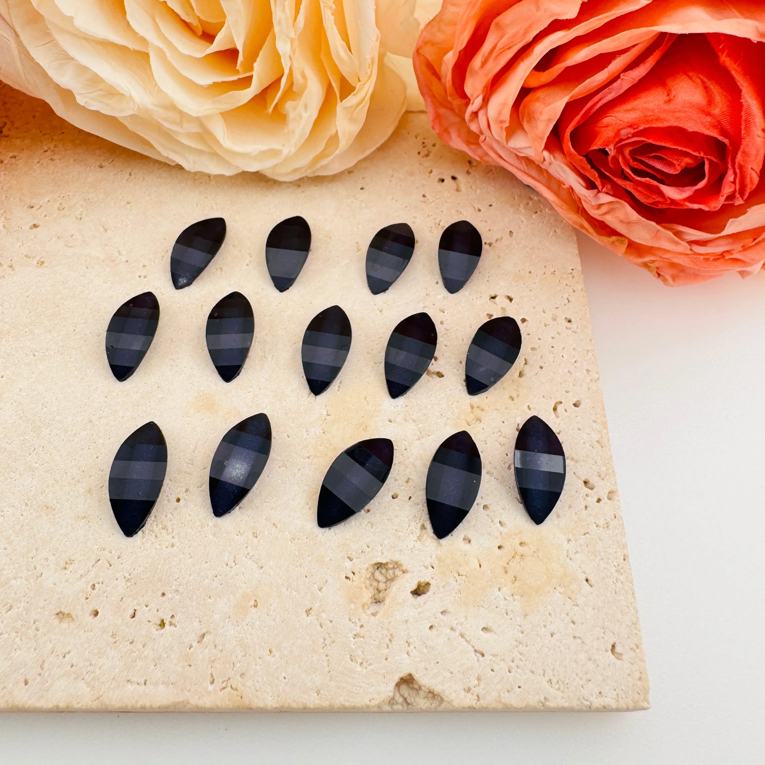 FS19278-About 7×15mm Flower Resin Petals For Making Fancy Beads