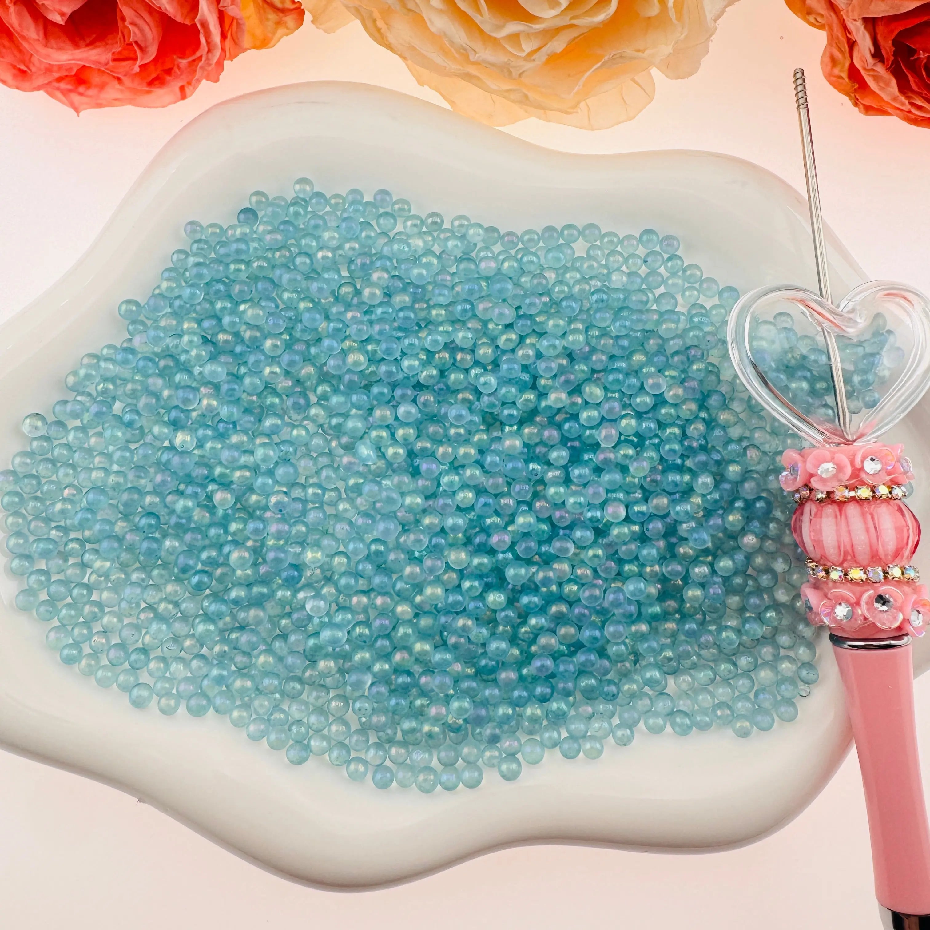 FS2582-4mm Glass-perler Små glasperler Ingen hul Små tiny glasbobleperler Mini tiny mikro runde iriserende UV-harpikssåperle i bulk til smykkefremstilling Voksen shakerfyldning Neglekunst Håndværk