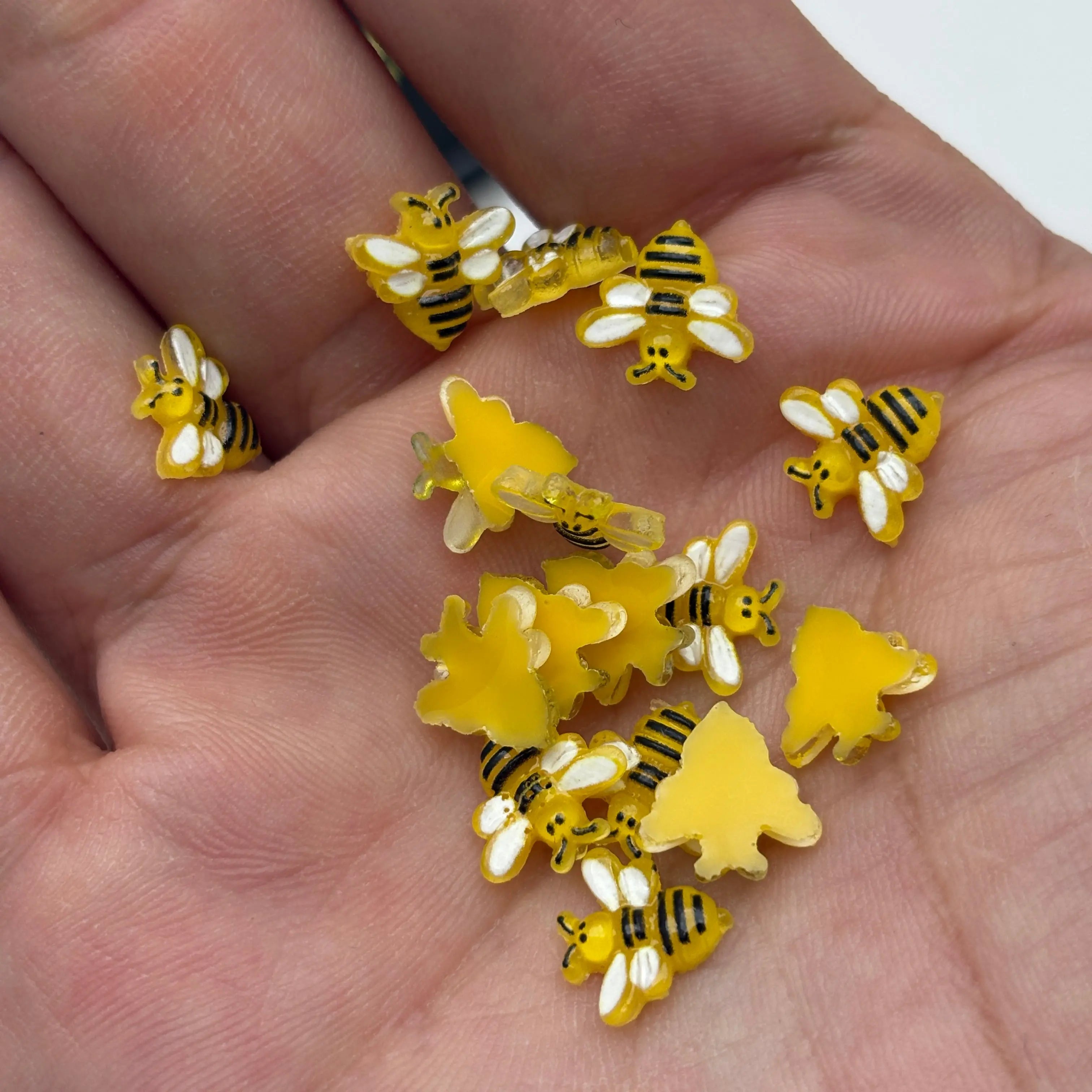 FS5408- 9.5*10Mm Small Bee Charms Small Bee Patches For DIY Project For DIY Projects Zoe's DIY Shop