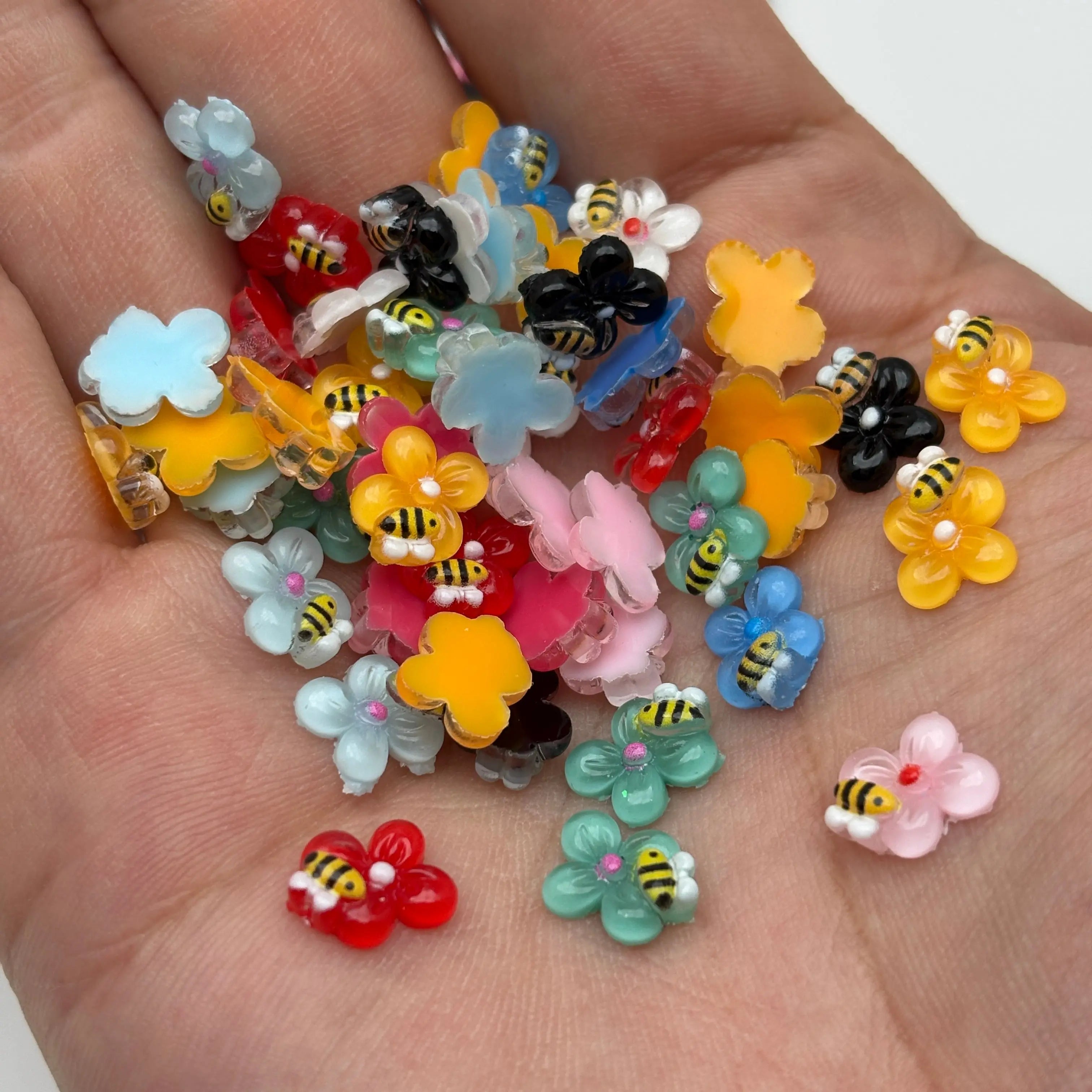 FS5409- 8*10mm Bee In Flower Charms Small Bee Patches On Flowers For DIY Project Zoe's DIY Shop
