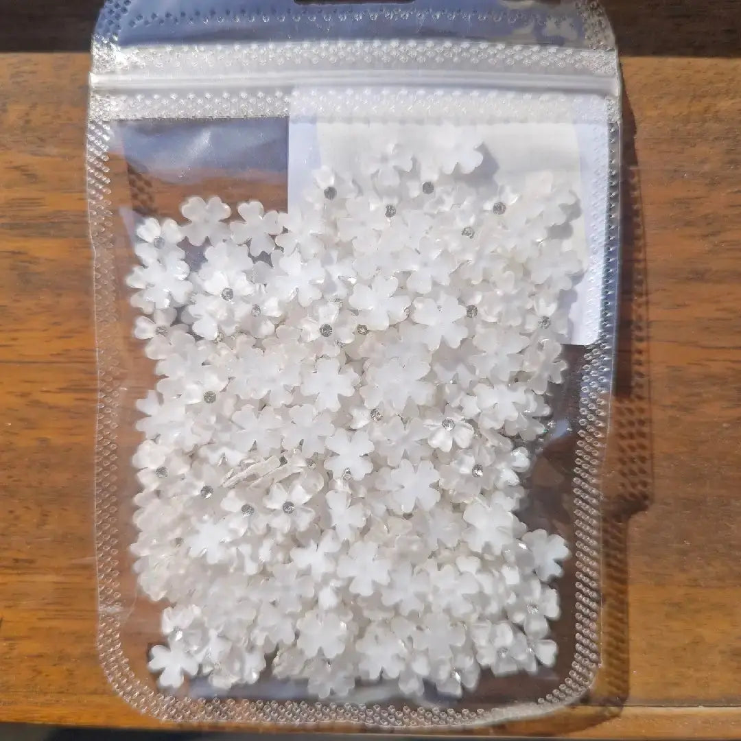 FS5711-8.3MM Four-Petals Heart Flower Charms With Diamonds Zoe DIY Wholesale