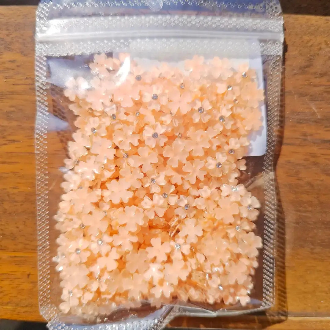 FS5711-8.3MM Four-Petals Heart Flower Charms With Diamonds Zoe DIY Wholesale