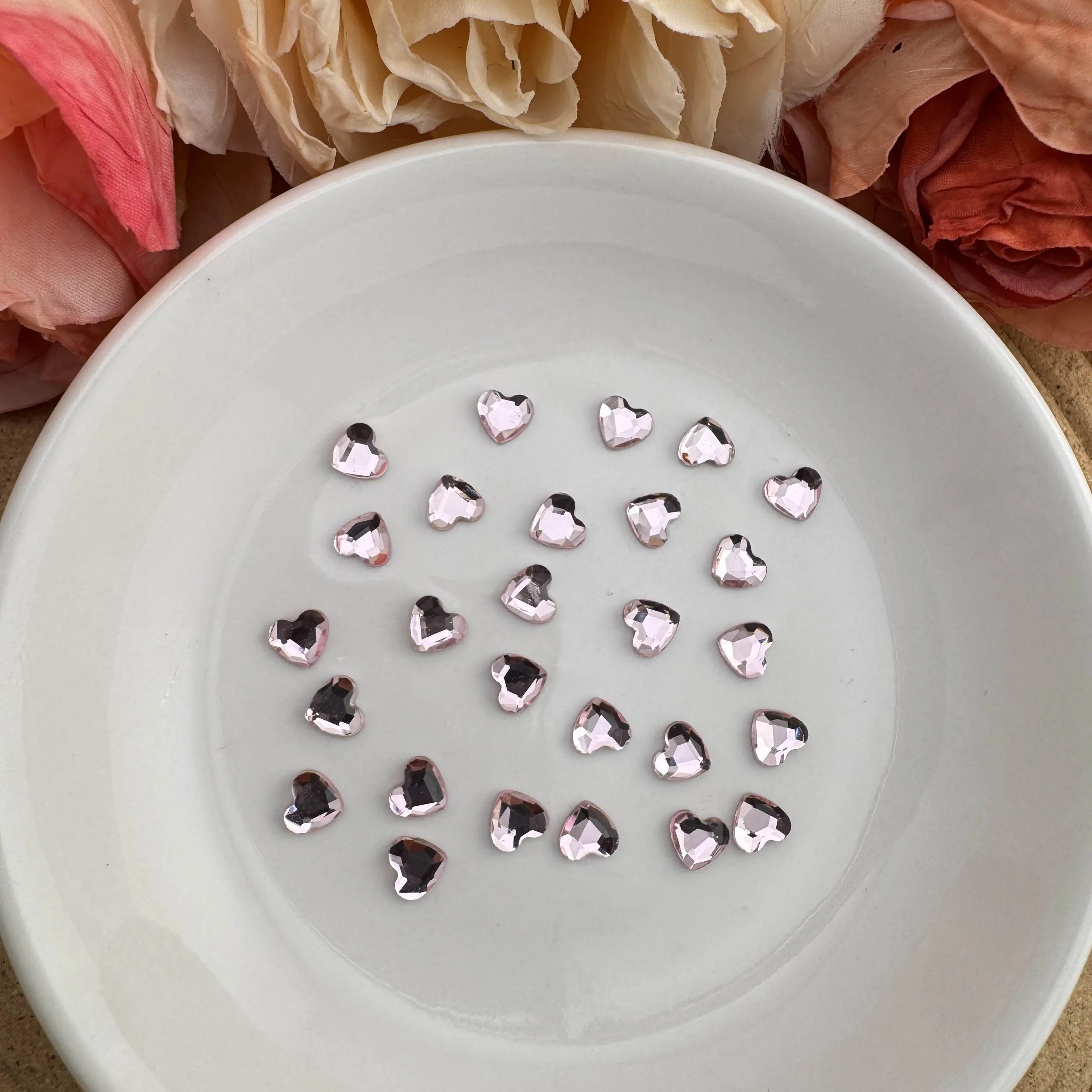 FS6555-About 6mm Crystal Heart Nail Charms For Making Nail Art Fancy Beads Pens Zoe DIY Wholesale