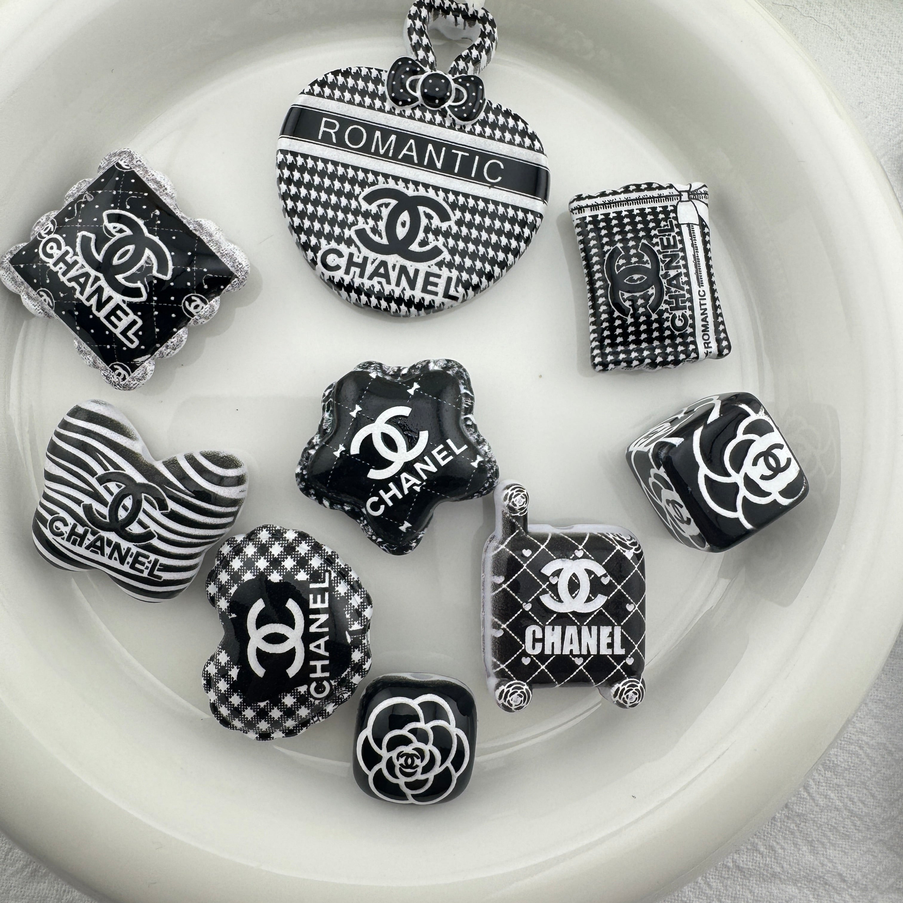FS6722-Black Random Mixed Acrylic Beads Zoe's DIY Shop