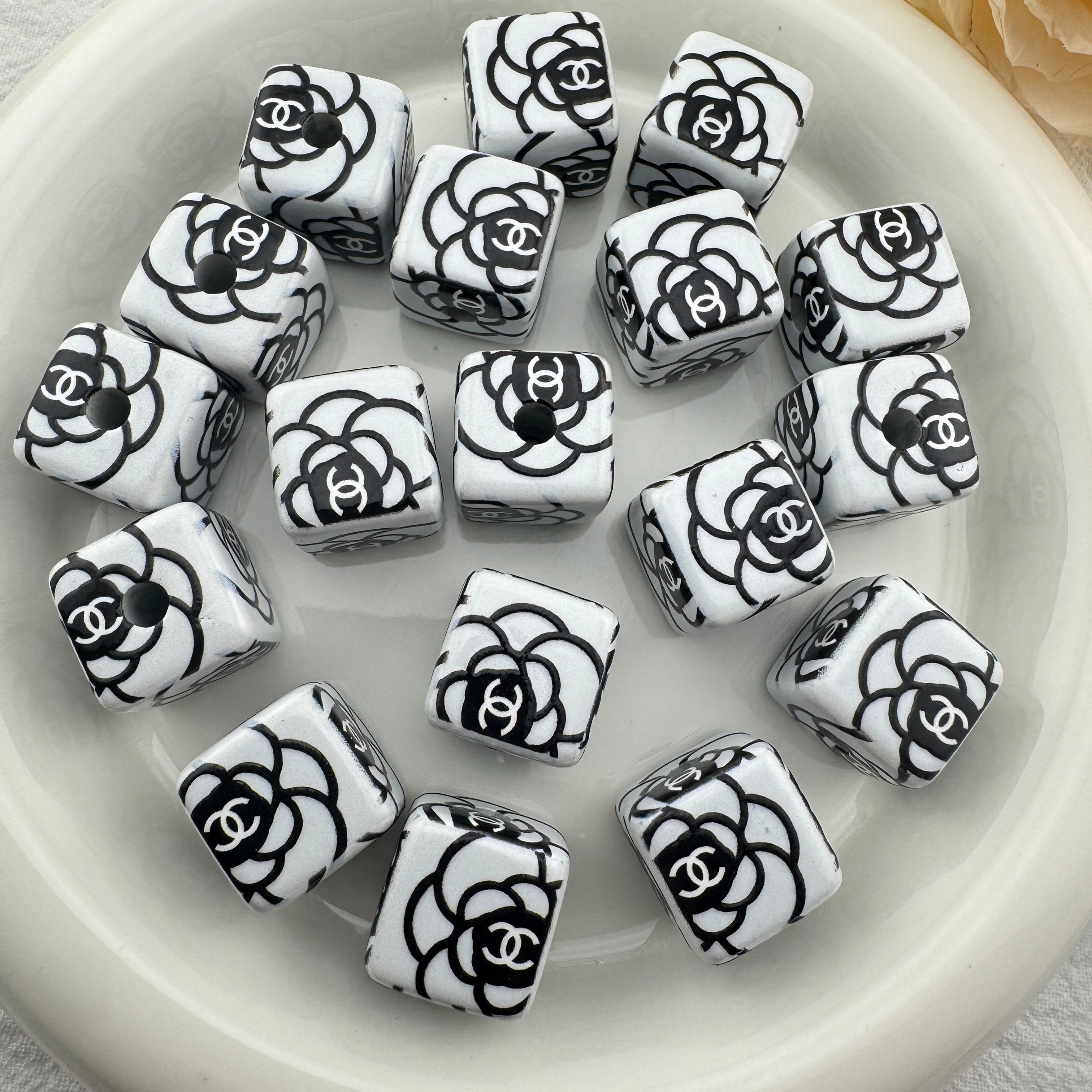 FS6705-16mm Acrylic Cube Beads Zoe's DIY Shop