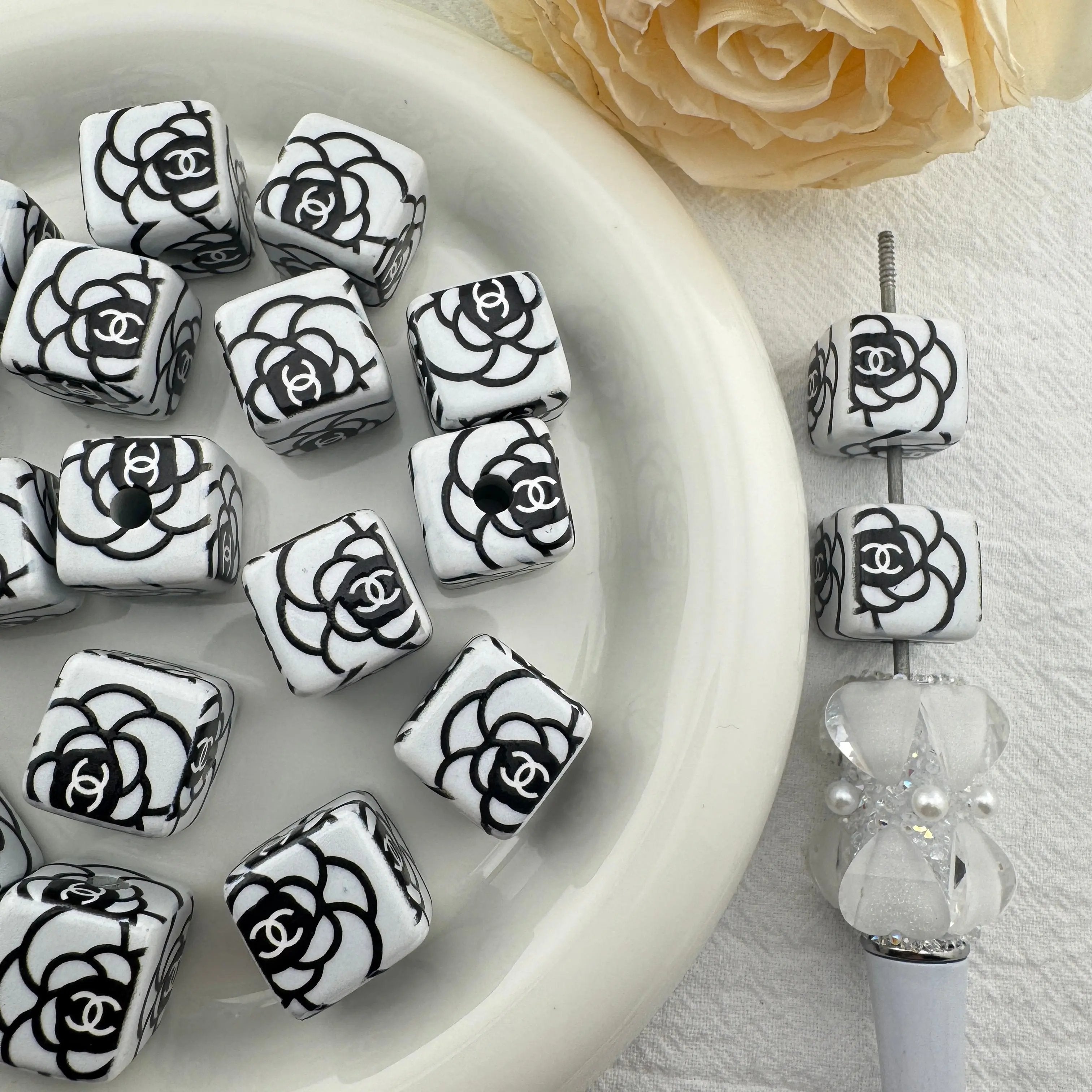 FS6705-16mm Acrylic Cube Beads Zoe's DIY Shop