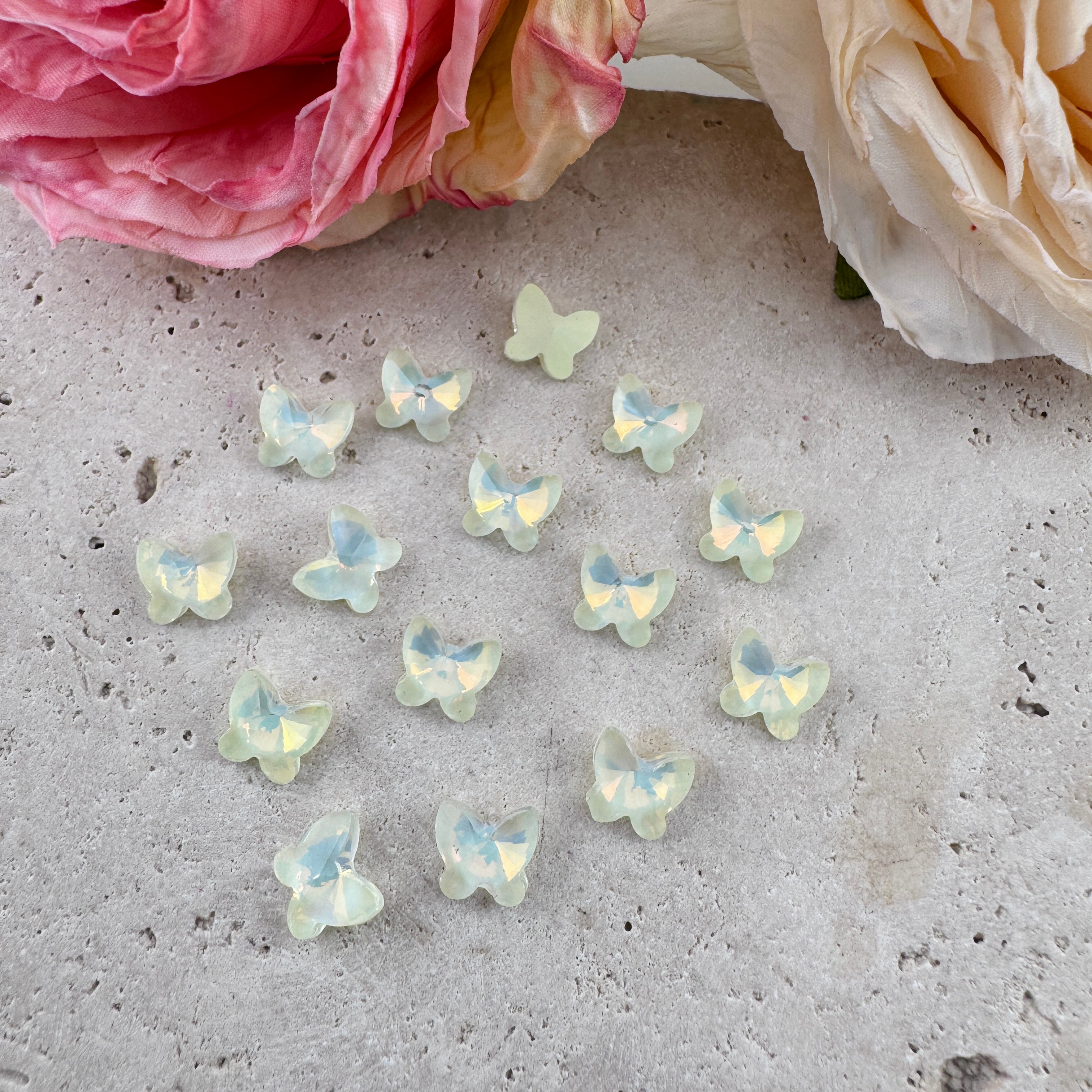 FS19216-About 7×8mm Butterfly Crystal Glass Nail Charms