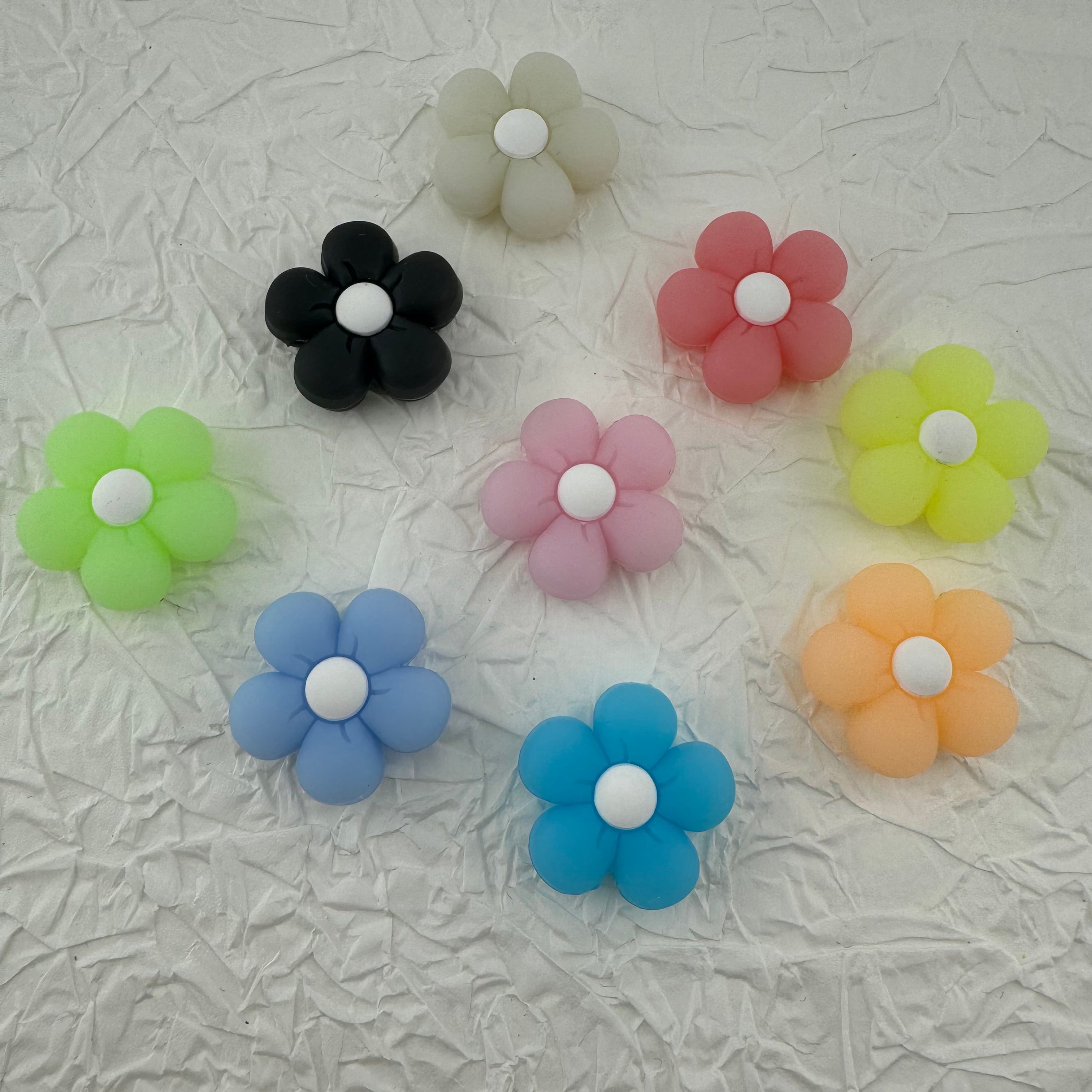 FS1679-Glowing Flower Silicone Focal Beads