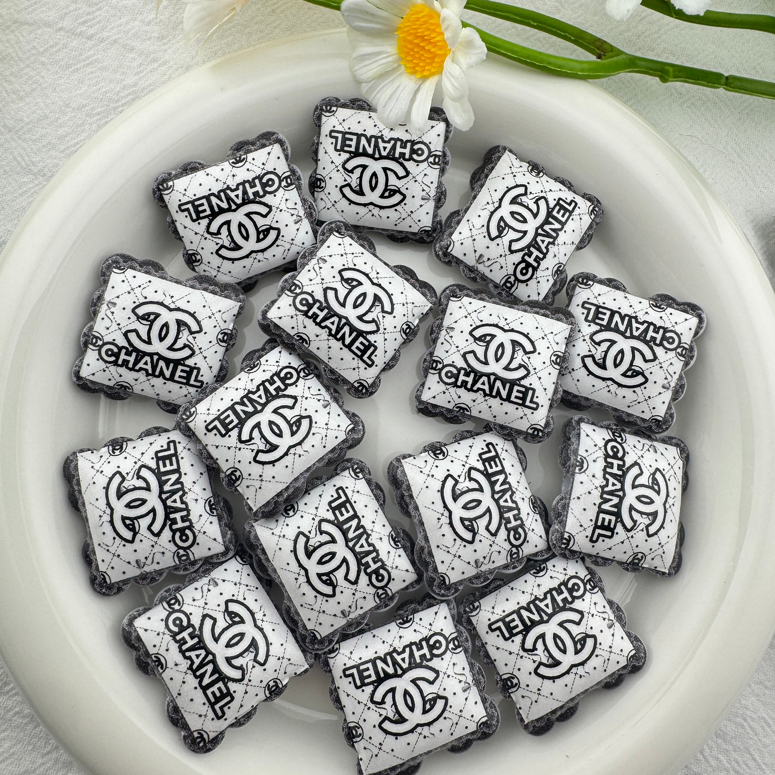 FS670922×22mm Pillow Shape Printed Acrylic Beads Zoe's DIY Shop