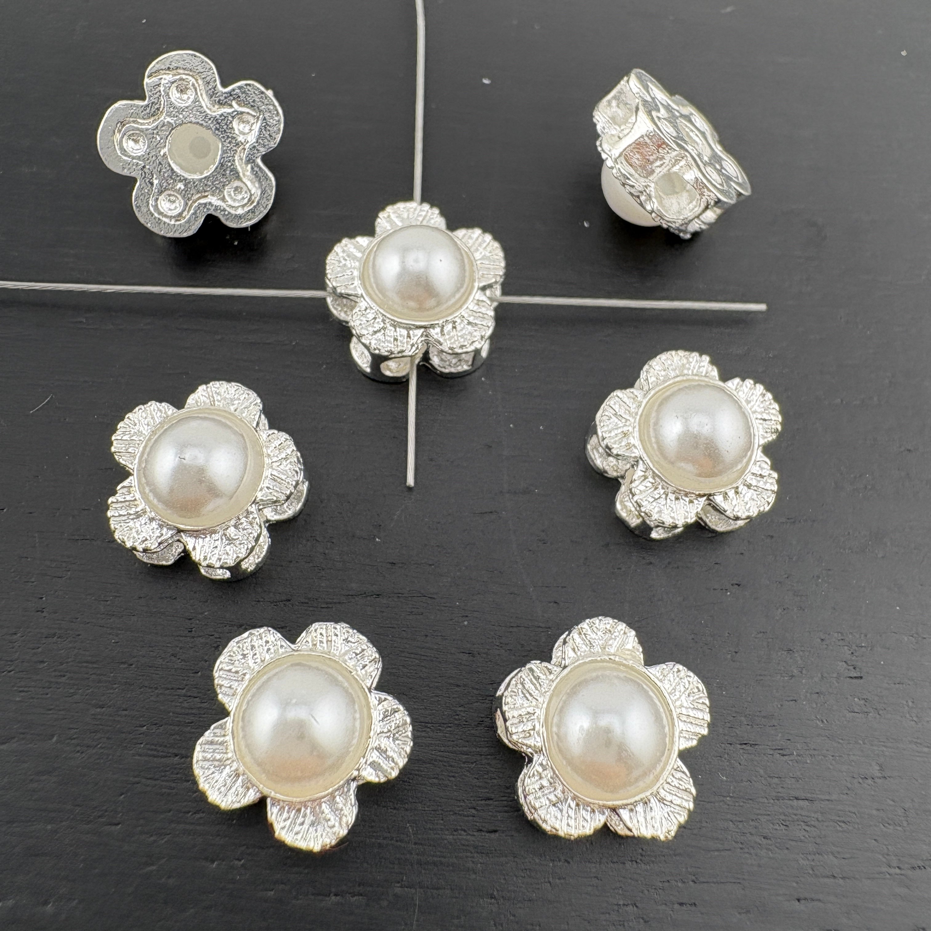 FS2509- Flower with Pearl 4 Hole Silver Alloy Beads