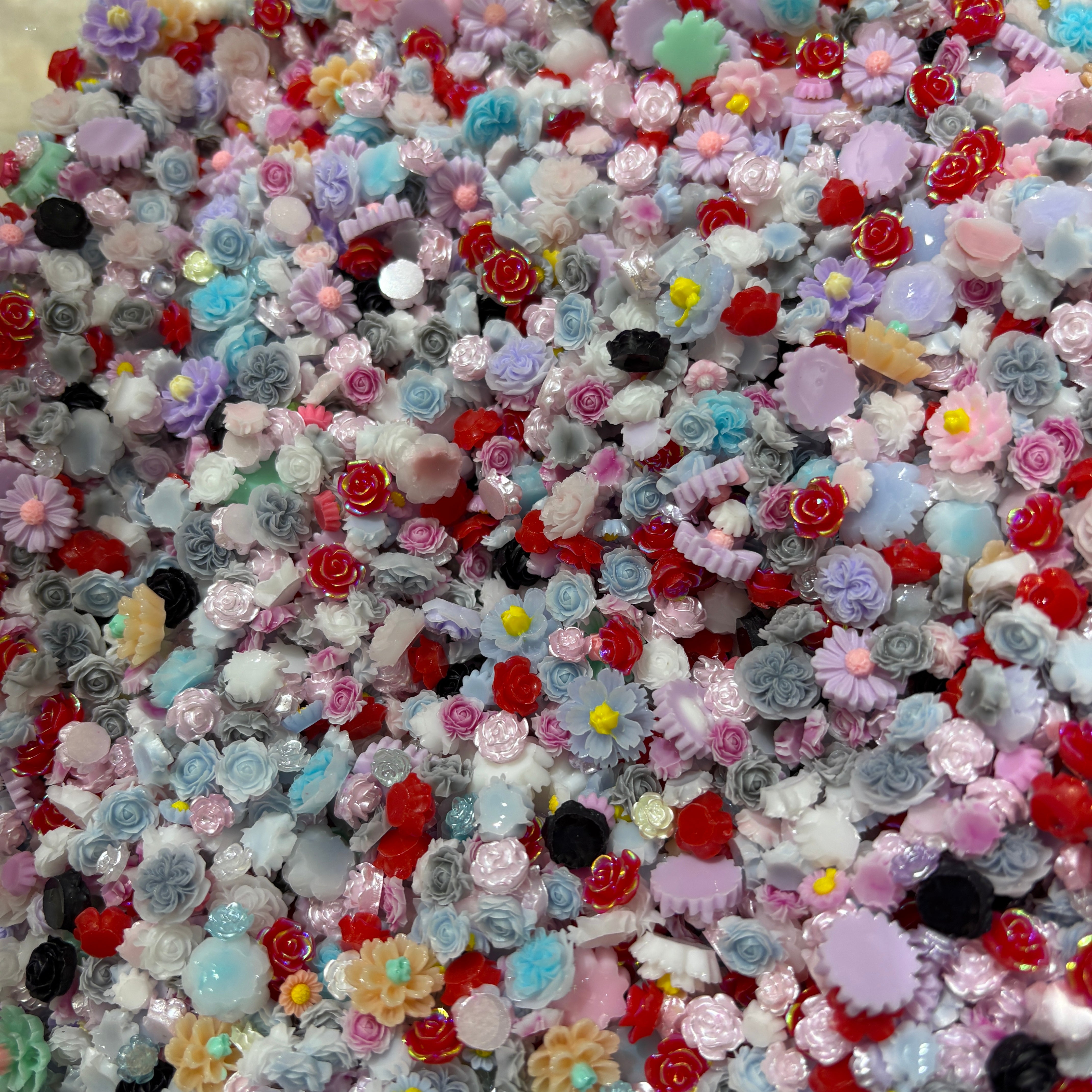 FS2451- 4mm-12mm Big Random Mixed Color mini flower nails Charms