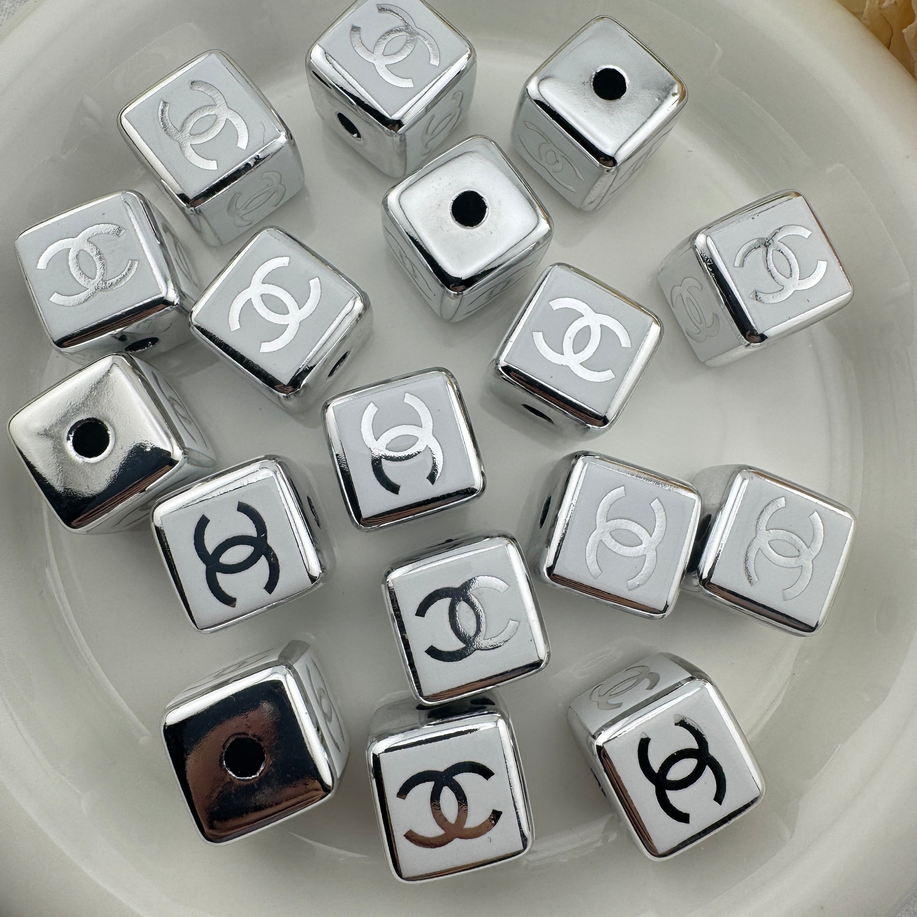 FS6704-16mm Sliver Metallic UV Coating Acrylic Cube Beads Zoe's DIY Shop