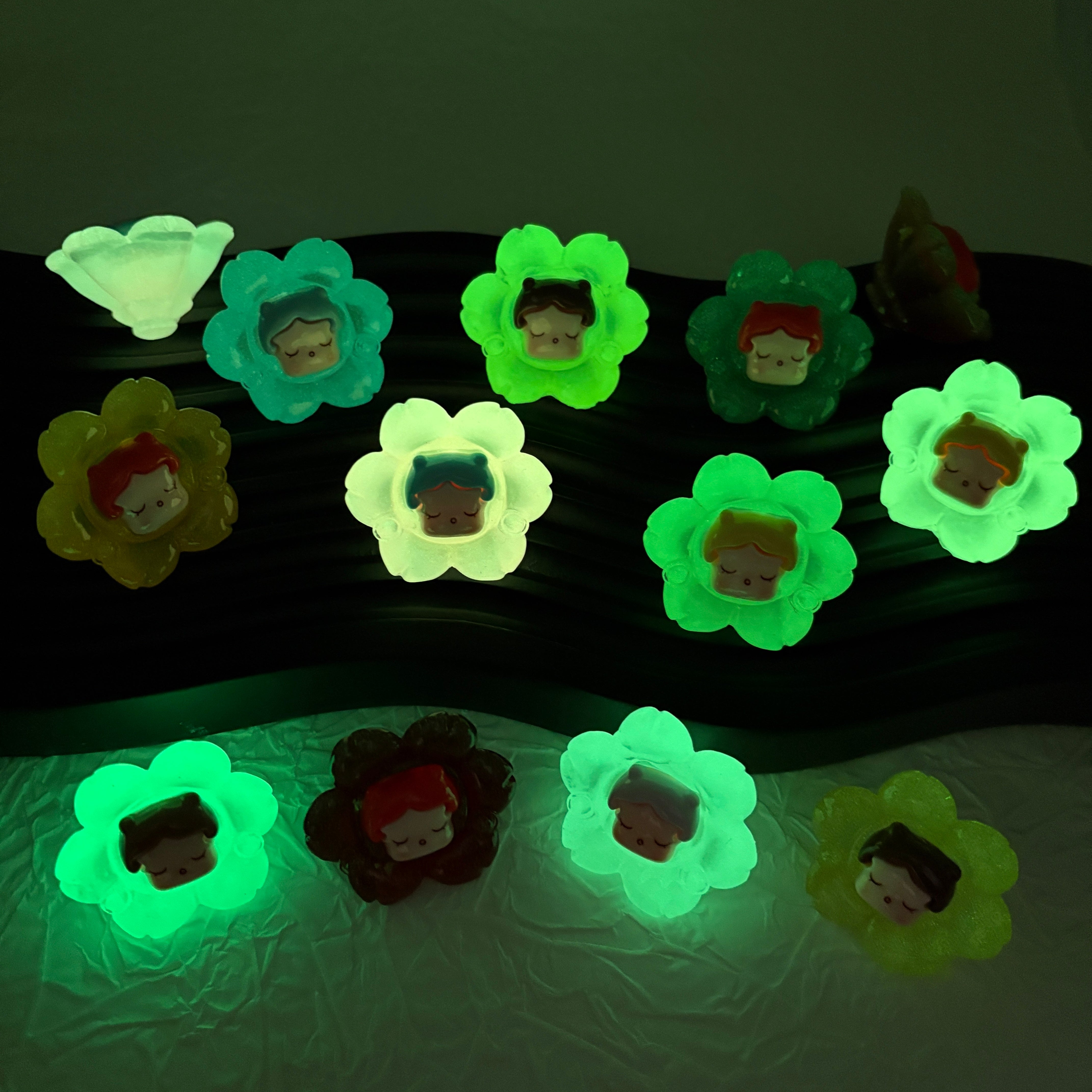 FS2505- 11PCS/Set Glowing SP Flower Charms