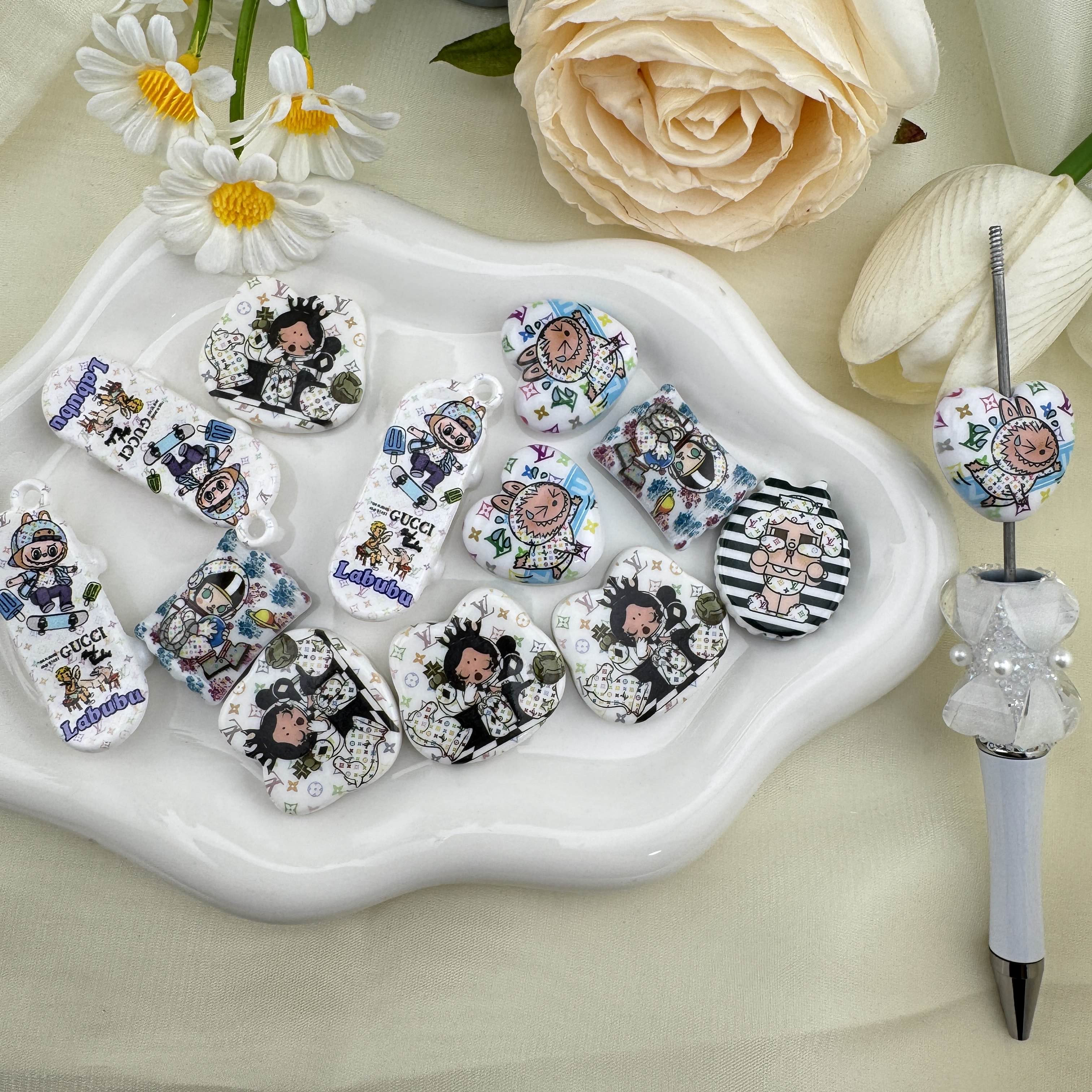 FS6838-Random Mixed Pop Mart Printed Acrylic Beads Zoe DIY Wholesale