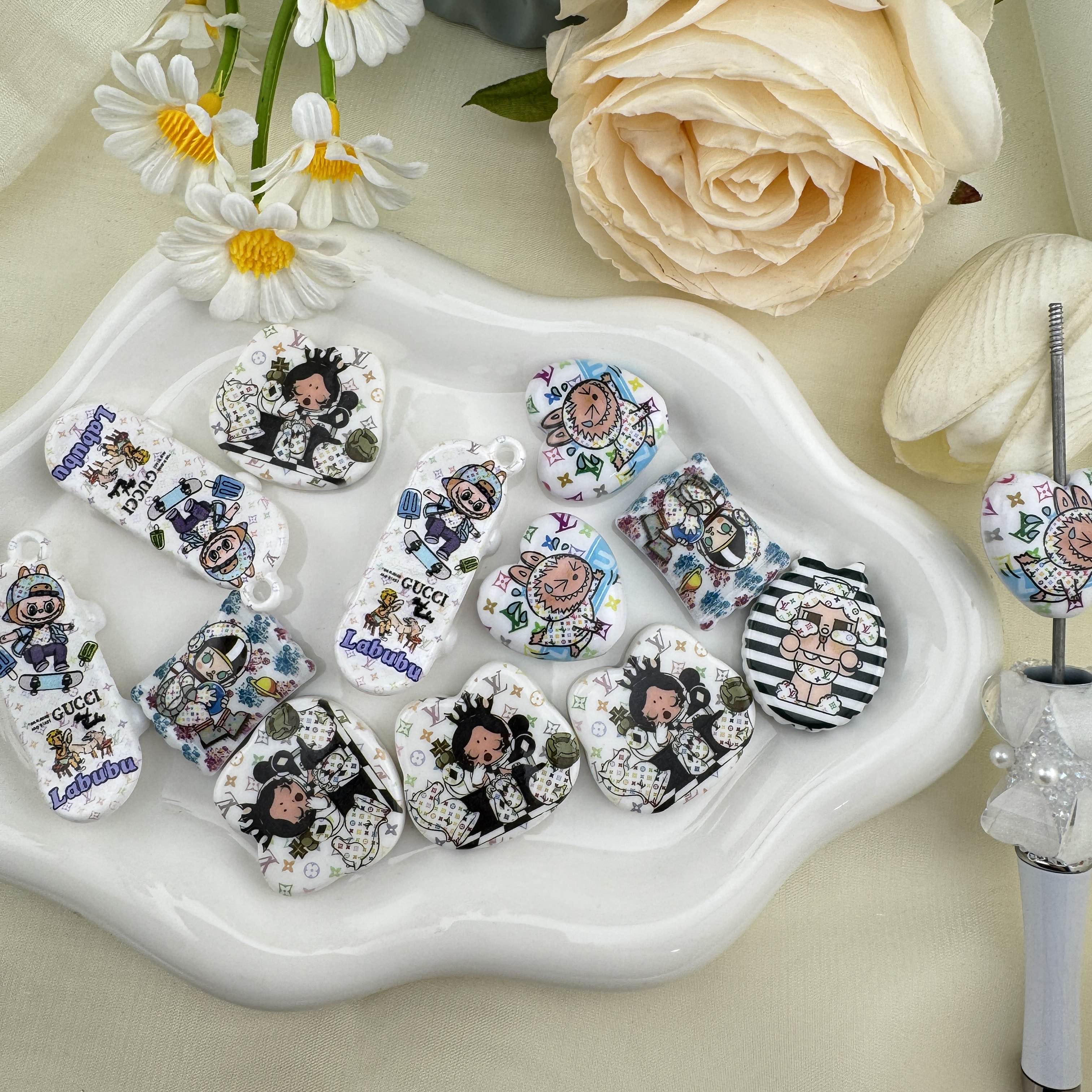 FS6838-Random Mixed Pop Mart Printed Acrylic Beads Zoe DIY Wholesale