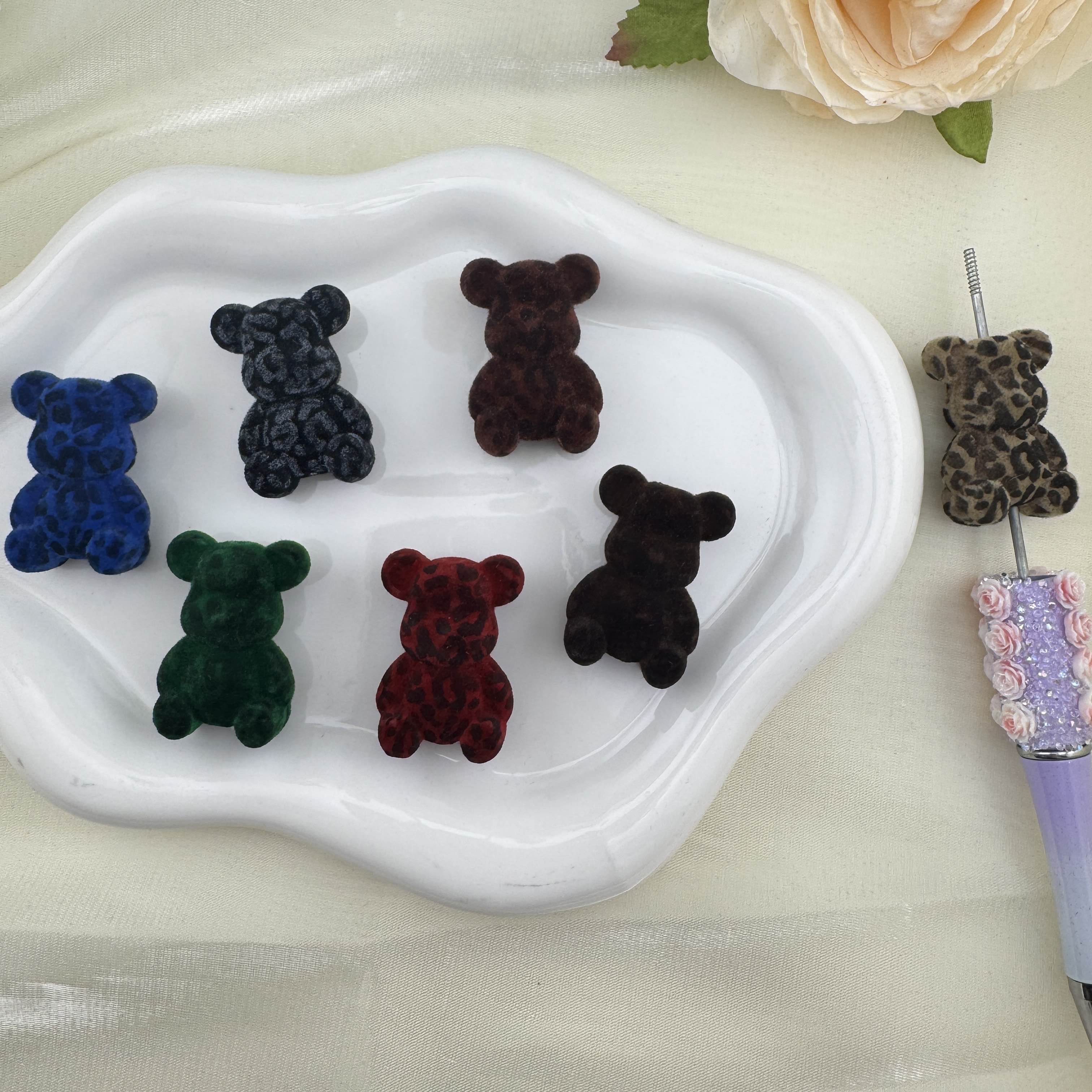 FS6893-About 33×23mm Random Mixed Dark Color Bear Flocked Acrylic Beads for DIY Jewelry Making Bracelet Necklace Crafts Zoe DIY Wholesale