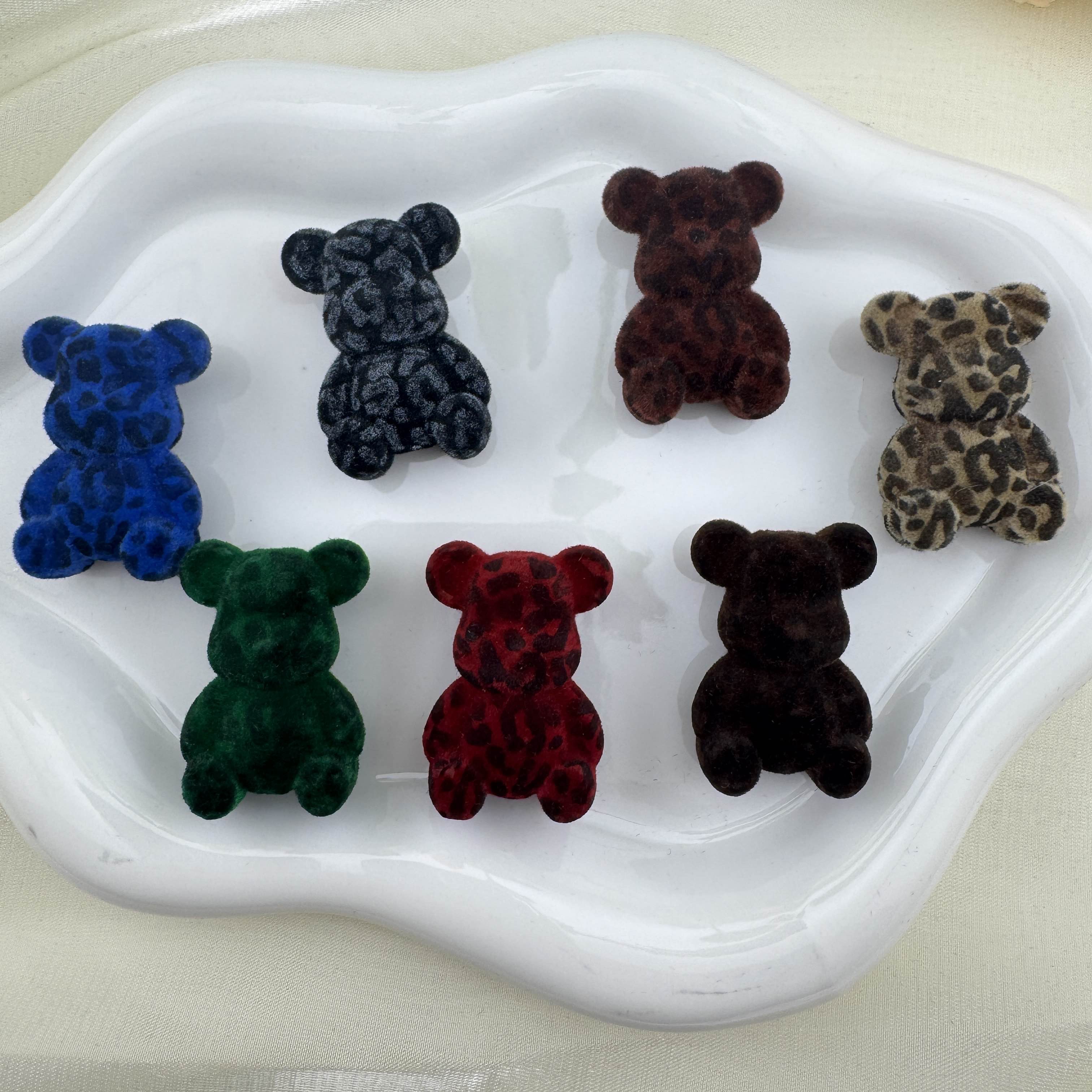 FS6893-About 33×23mm Random Mixed Dark Color Bear Flocked Acrylic Beads for DIY Jewelry Making Bracelet Necklace Crafts Zoe DIY Wholesale