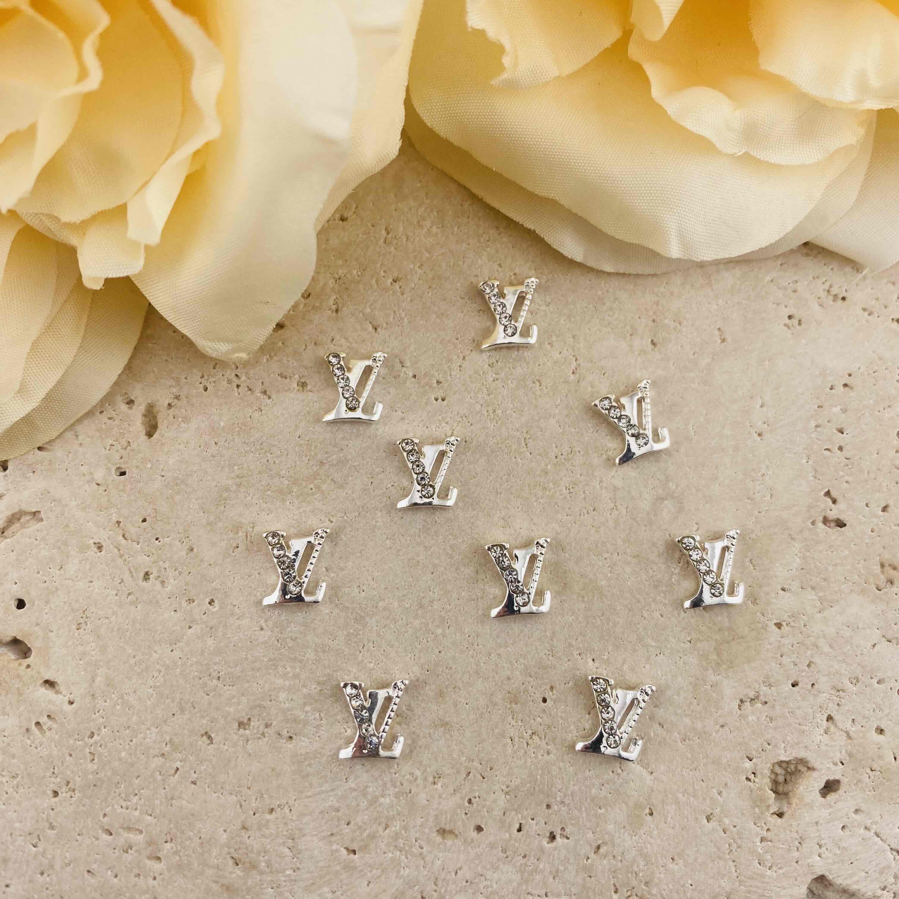 FS4599-  About 7×8mm LV Rhinestone Metal Nail Charms