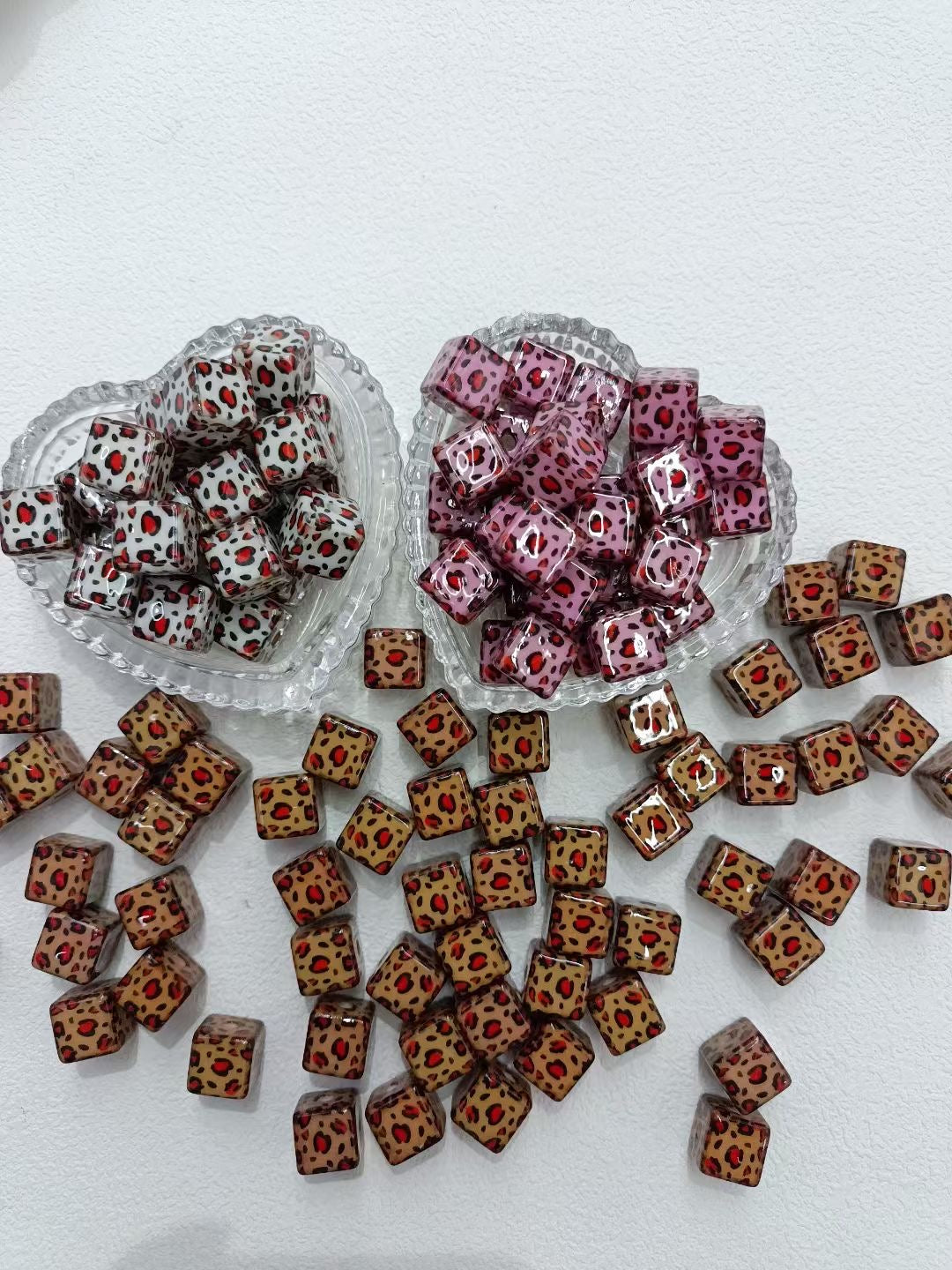 FS1922-Random Mixed Color Printed Cube Beads