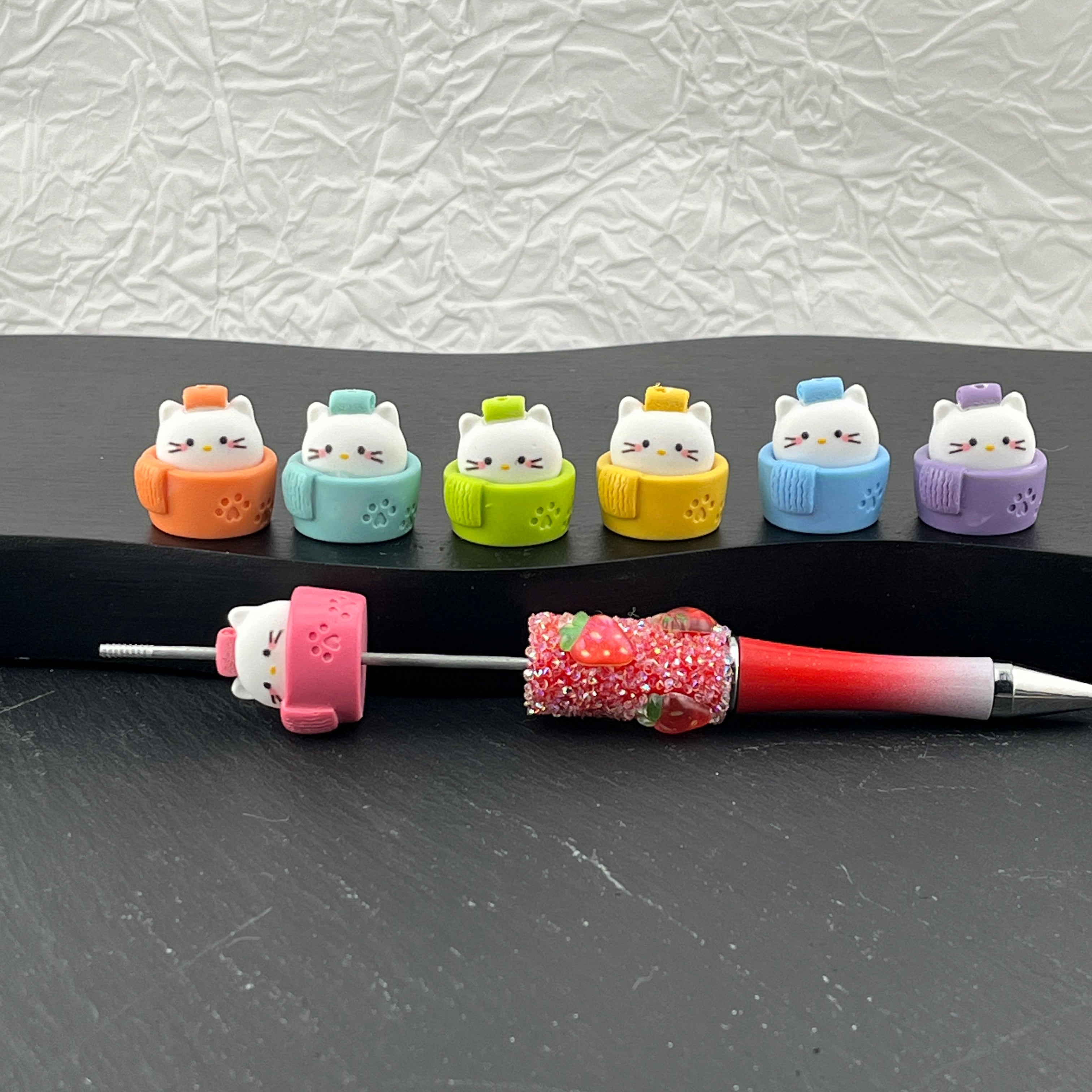 FS2636- HK Kitty Cat Take a Bath Beads Mixed Color Fit for Pens