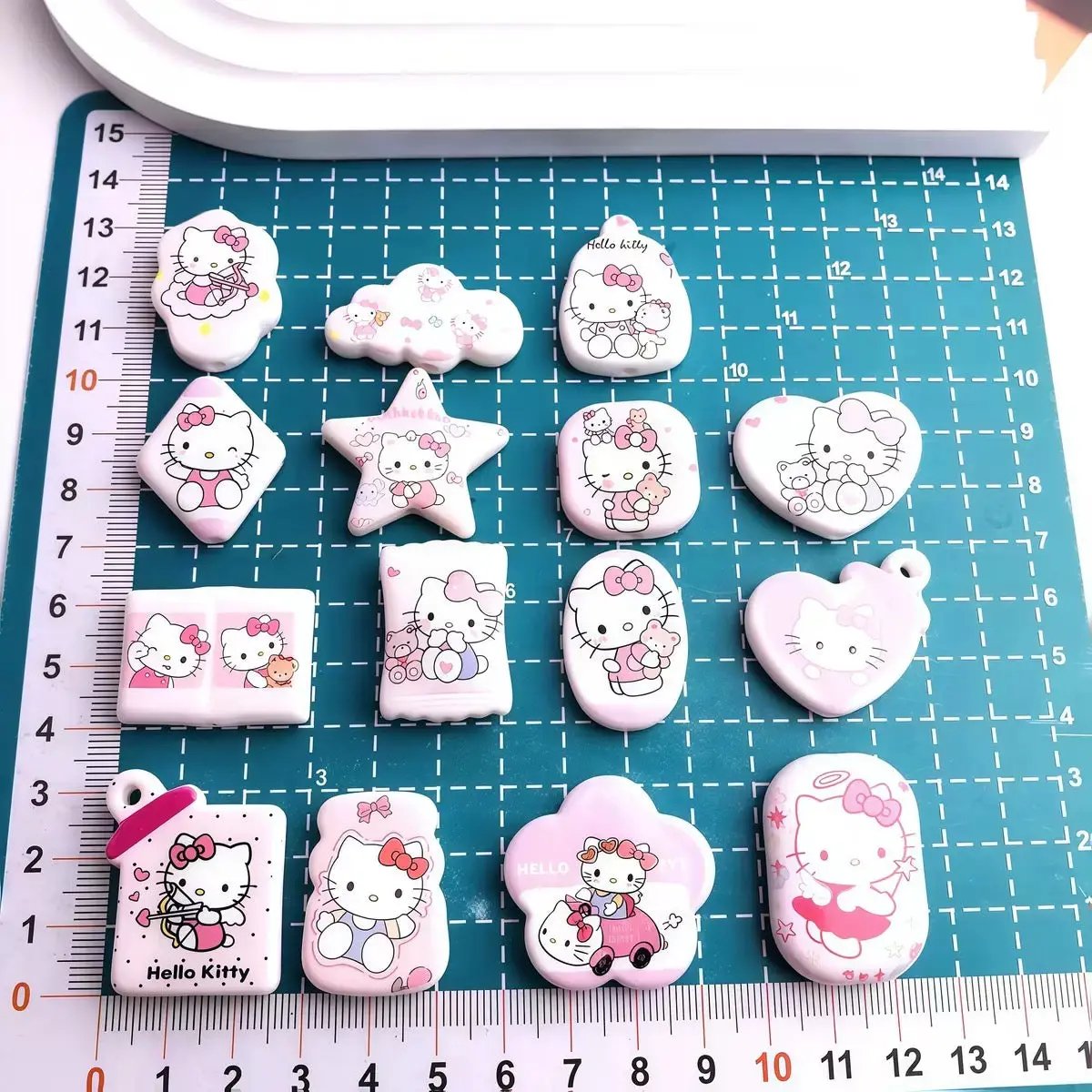 FS6753-Random Mixed HK Acrylic Beads Zoe's DIY Shop