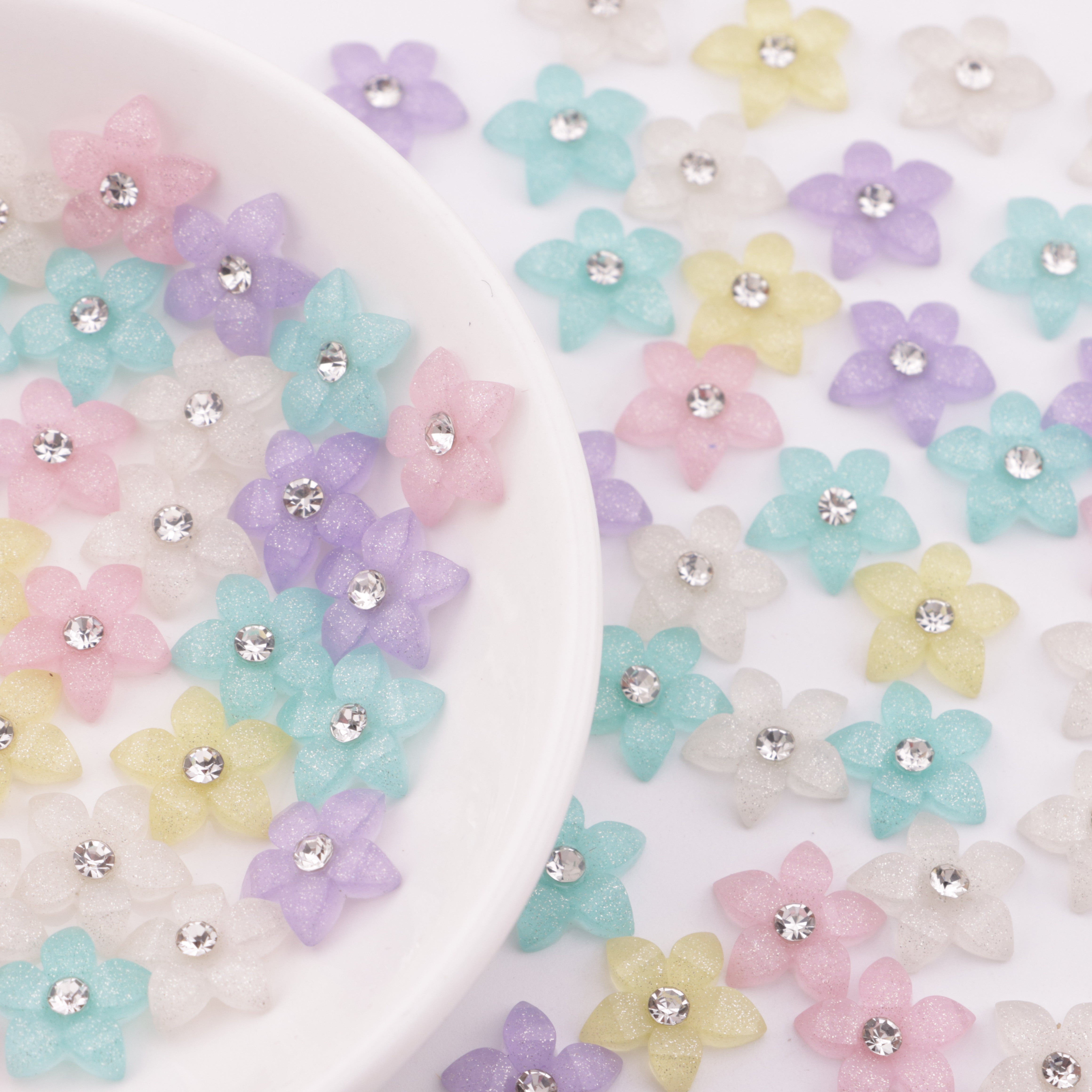 FS5731- 13mm Five-petal Flower Patch With Diamonds